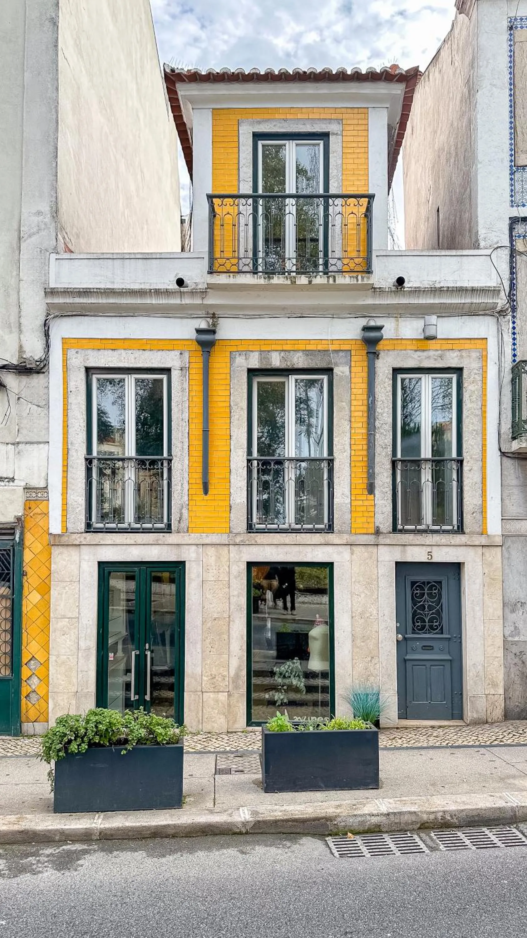 Property building in VAGO Alcântara Suites
