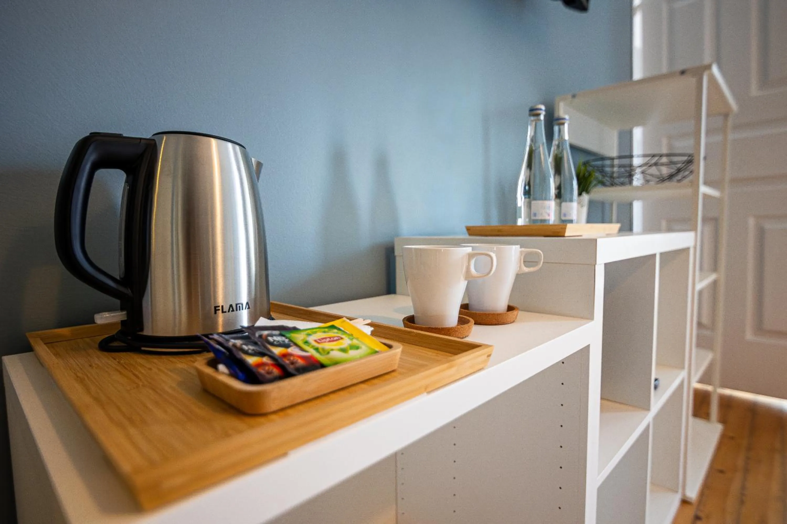 Coffee/tea facilities in VAGO Alcântara Suites