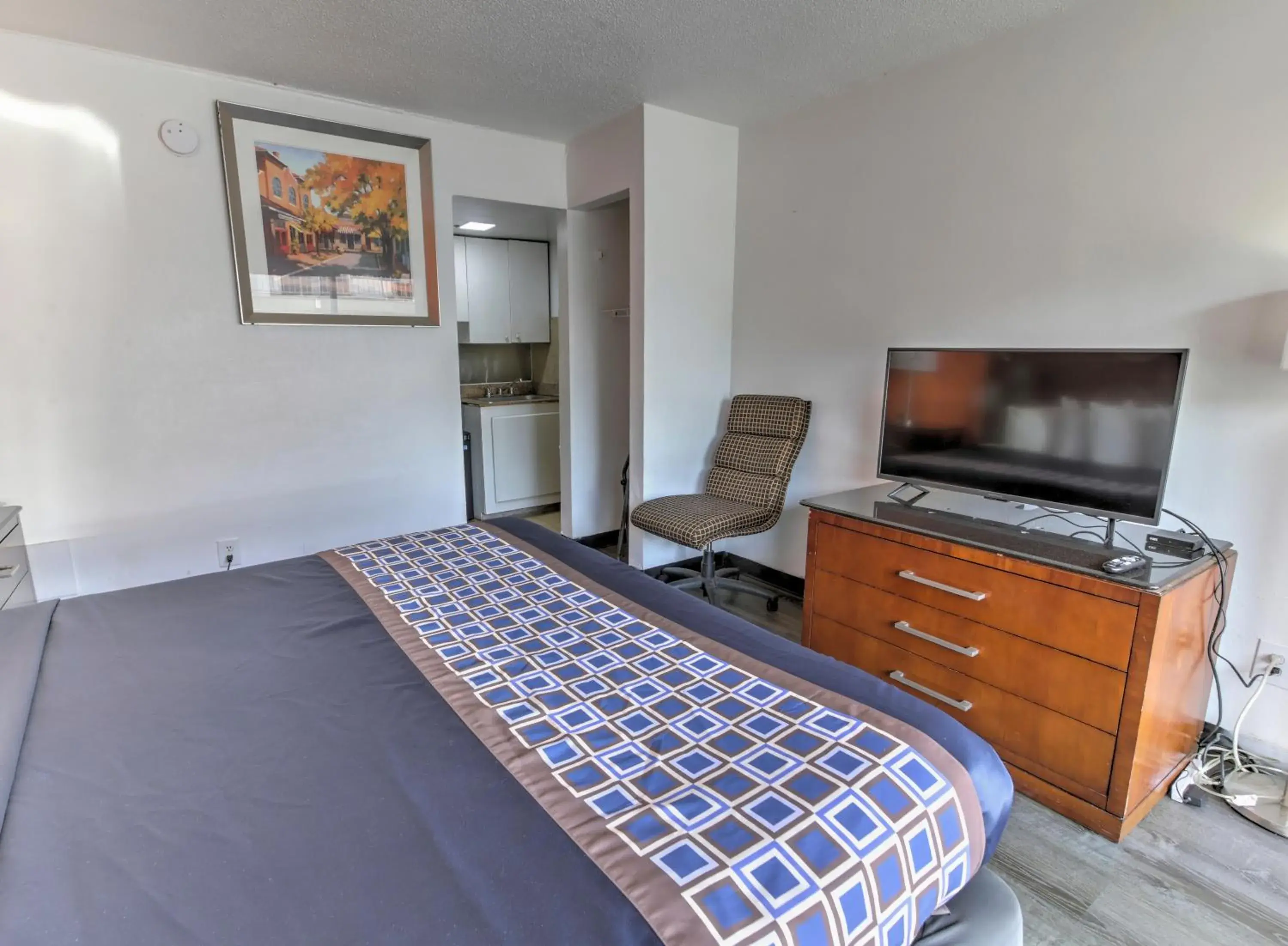 Bed in White Marlin Inn - Virginia Beach Bed in White Marlin Inn - Virginia Beach