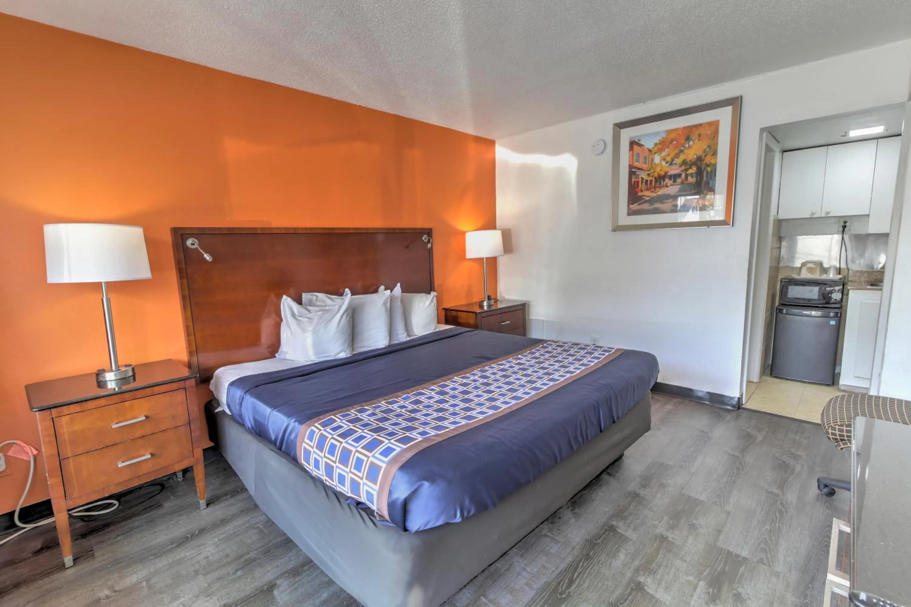 Bed in White Marlin Inn - Virginia Beach