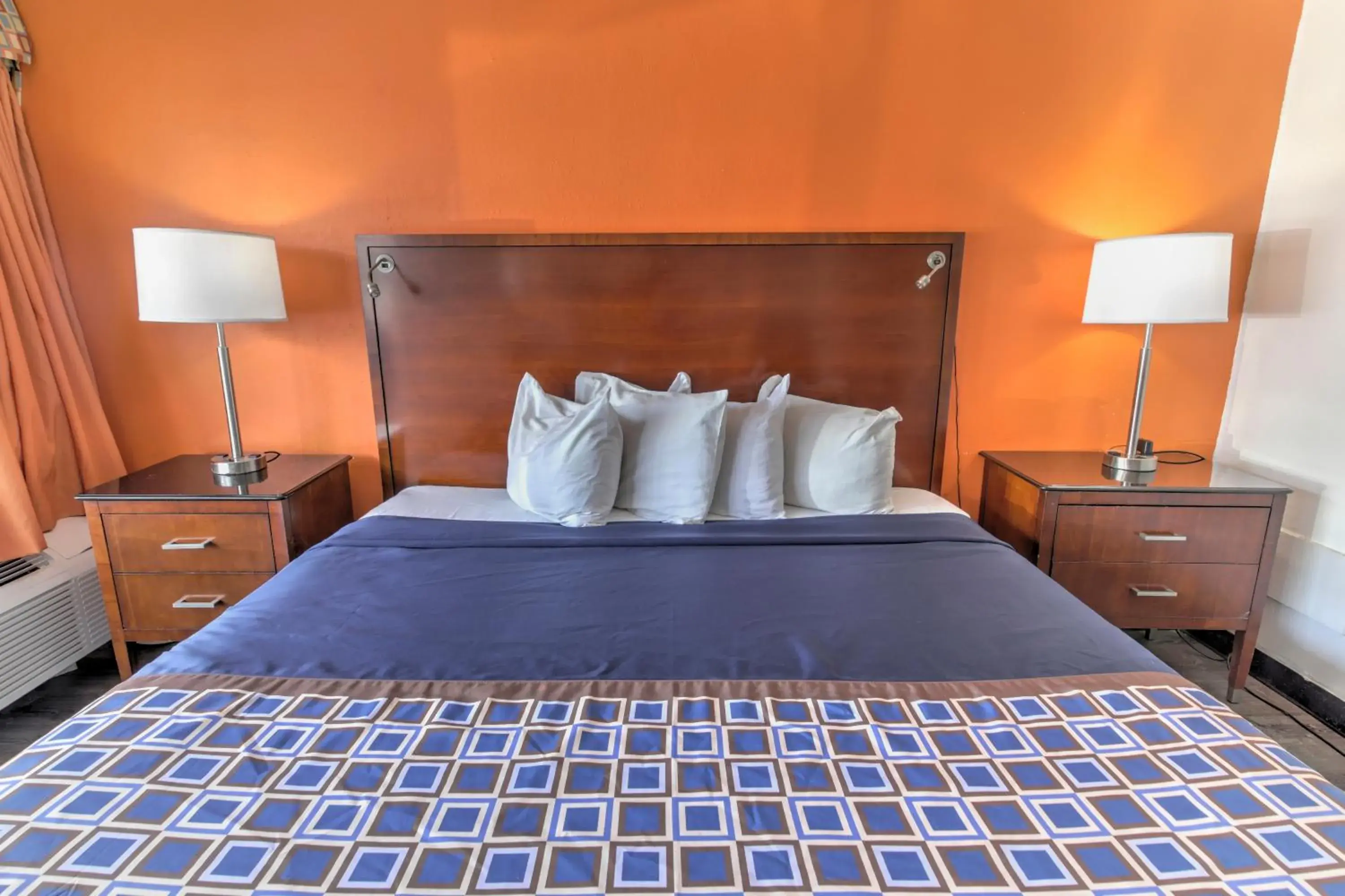 Bed in White Marlin Inn - Virginia Beach Bed in White Marlin Inn - Virginia Beach