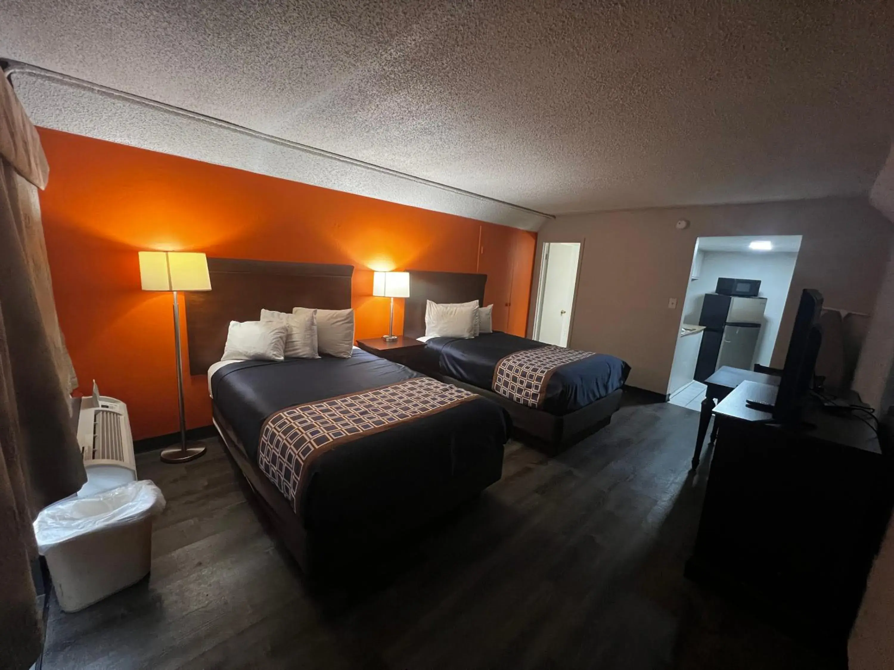 Bed in White Marlin Inn - Virginia Beach Bed in White Marlin Inn - Virginia Beach