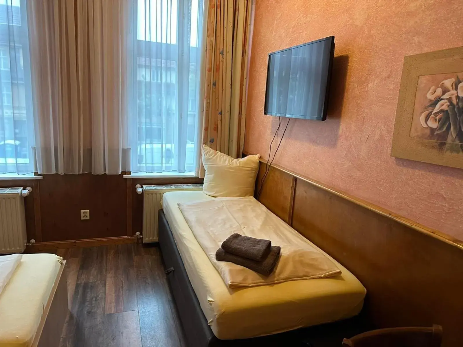 Triple Room with Bathroom in Pensionszimmer Unicat Triple Room with Bathroom in Pensionszimmer Unicat