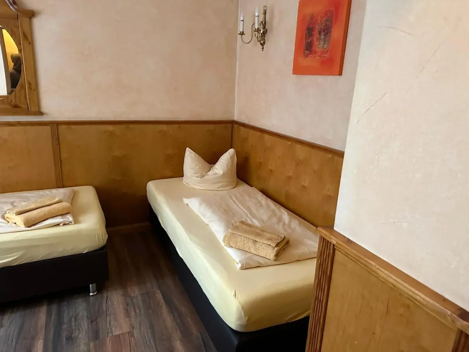 Standard Quadruple Room - single occupancy in Pensionszimmer Unicat Standard Quadruple Room - single occupancy in Pensionszimmer Unicat