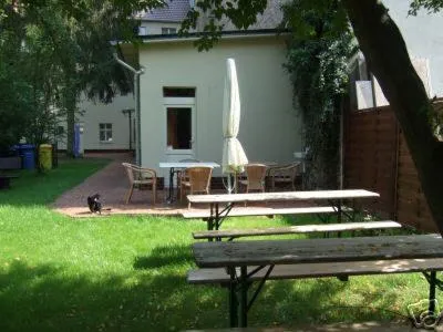 Garden in Pensionszimmer Unicat