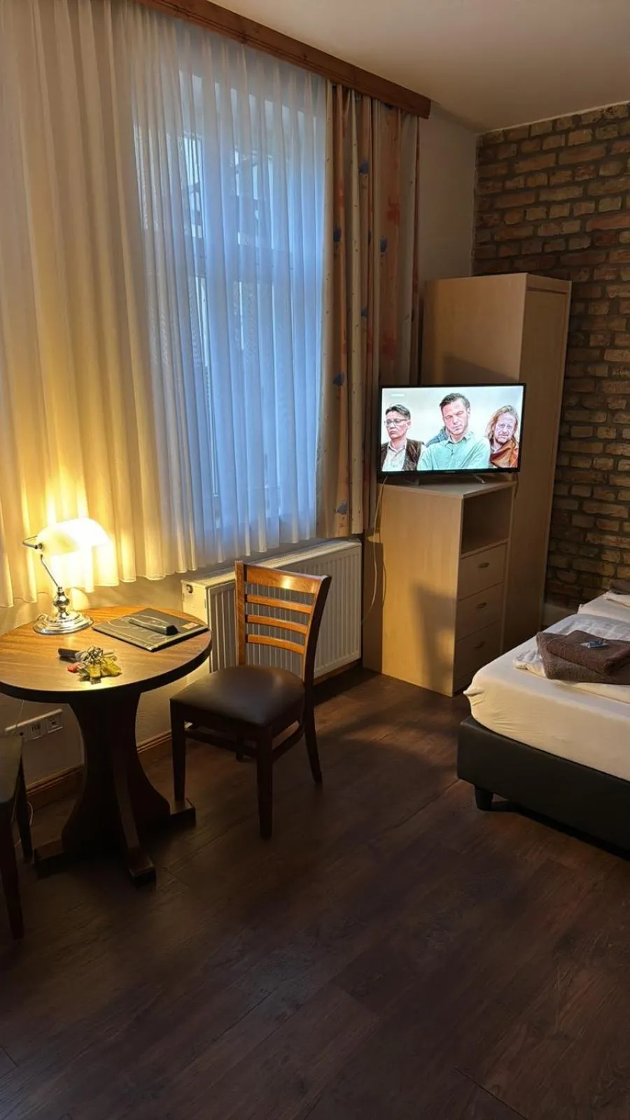 TV and multimedia, Bed in Pensionszimmer Unicat