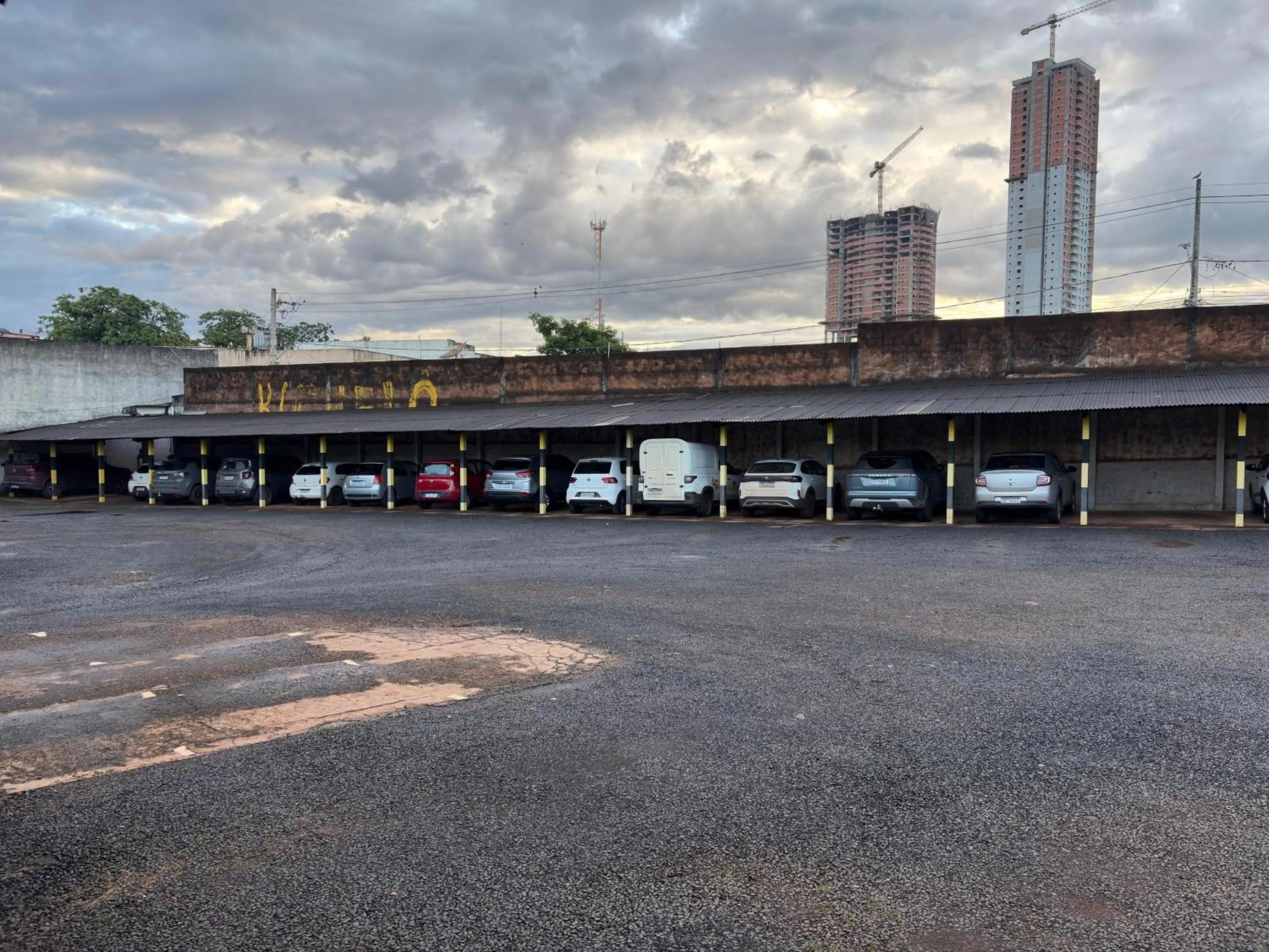 Parking in Itumbiara Palace Hotel