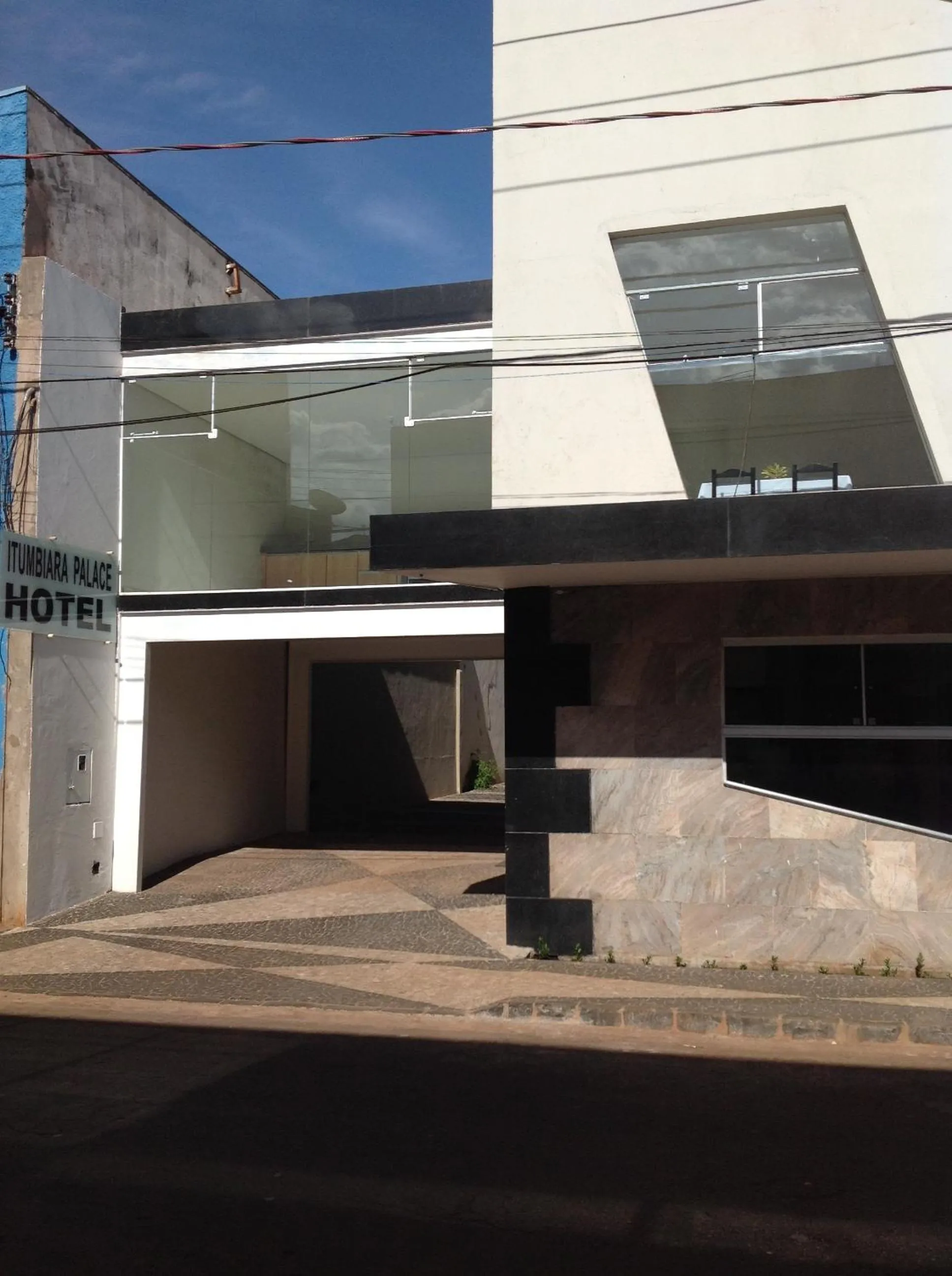 Facade/entrance in Itumbiara Palace Hotel