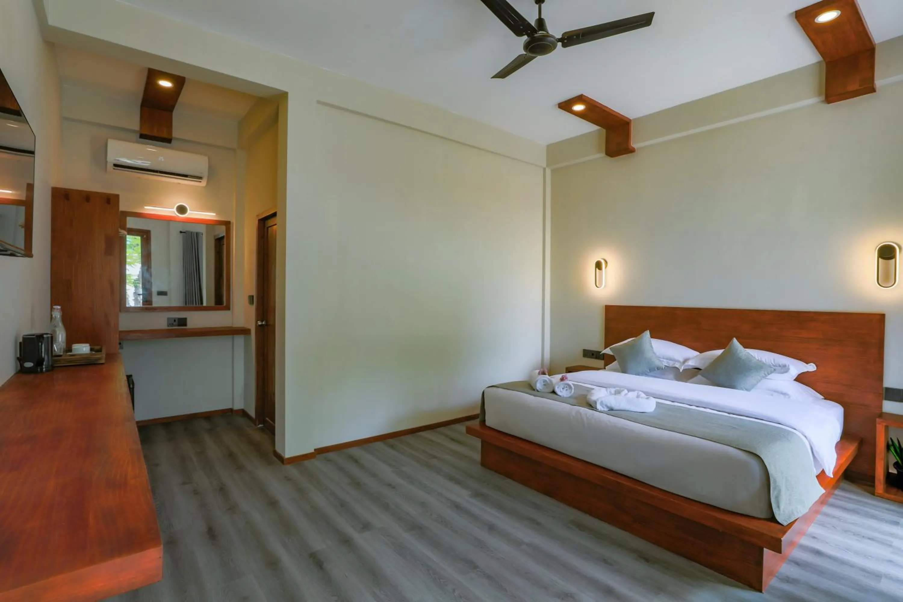 Bed in Sunny Breeze View