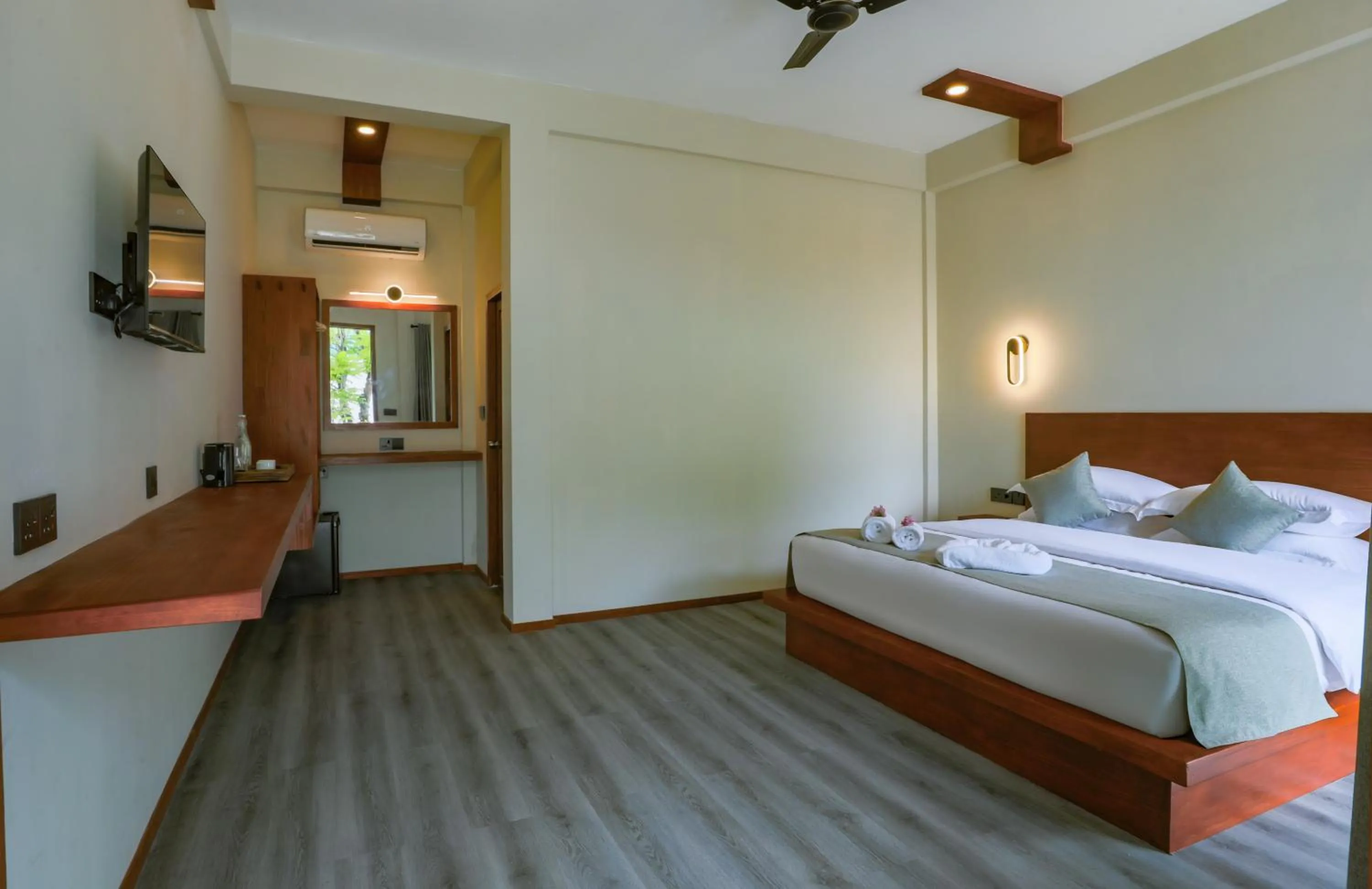 Bed in Sunny Breeze View