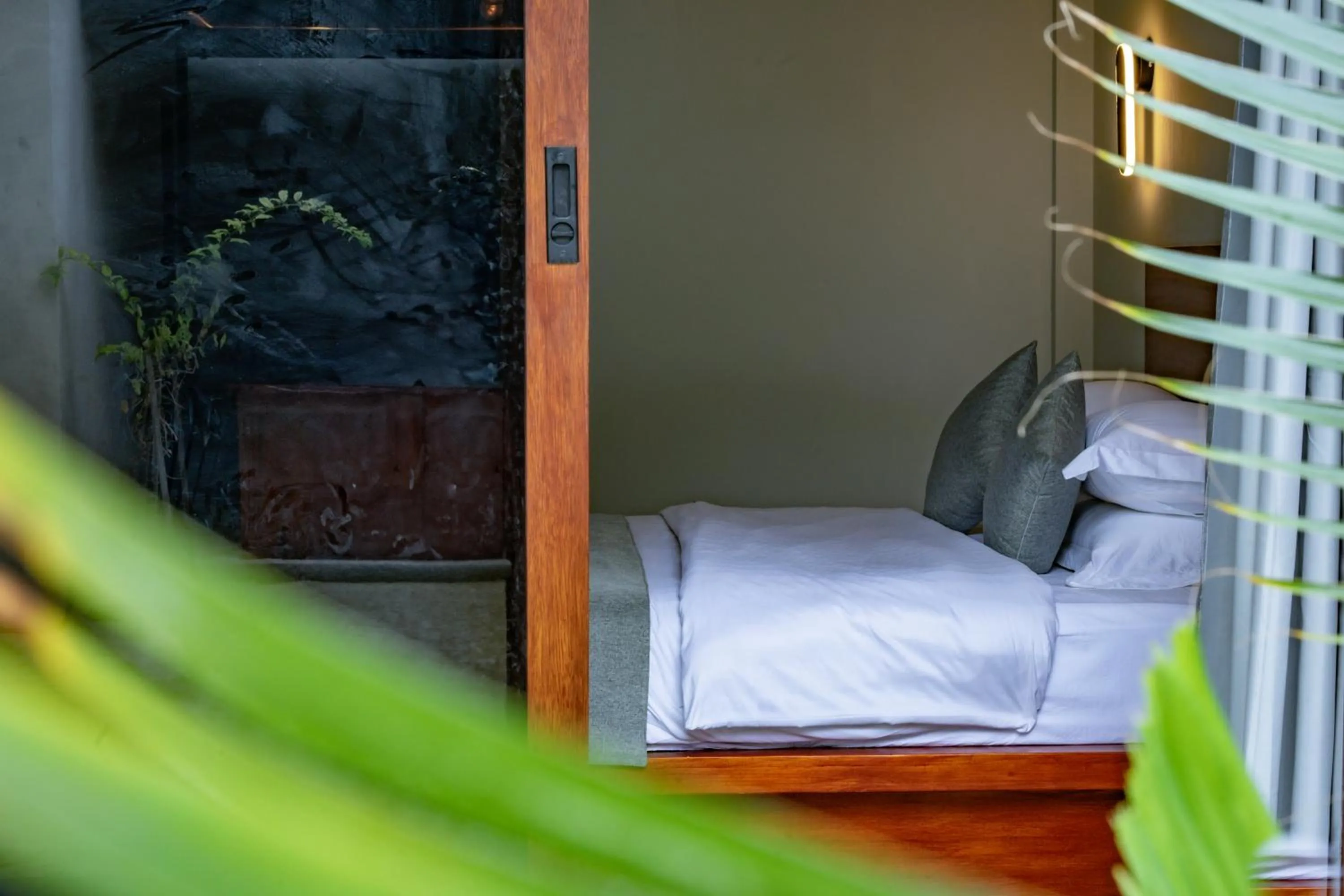 Bed in Sunny Breeze View