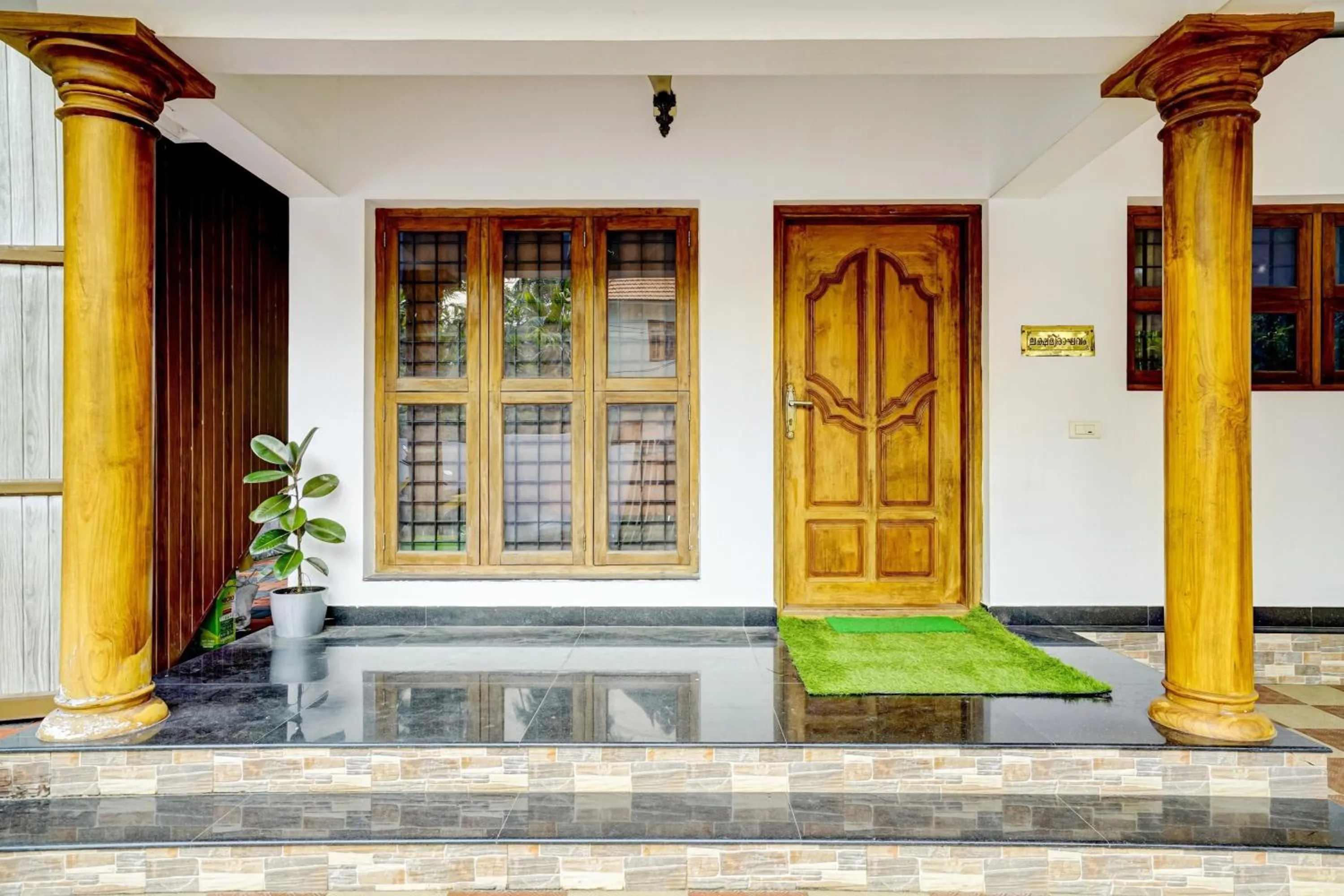 Facade/entrance in Hotel O Paradise villa