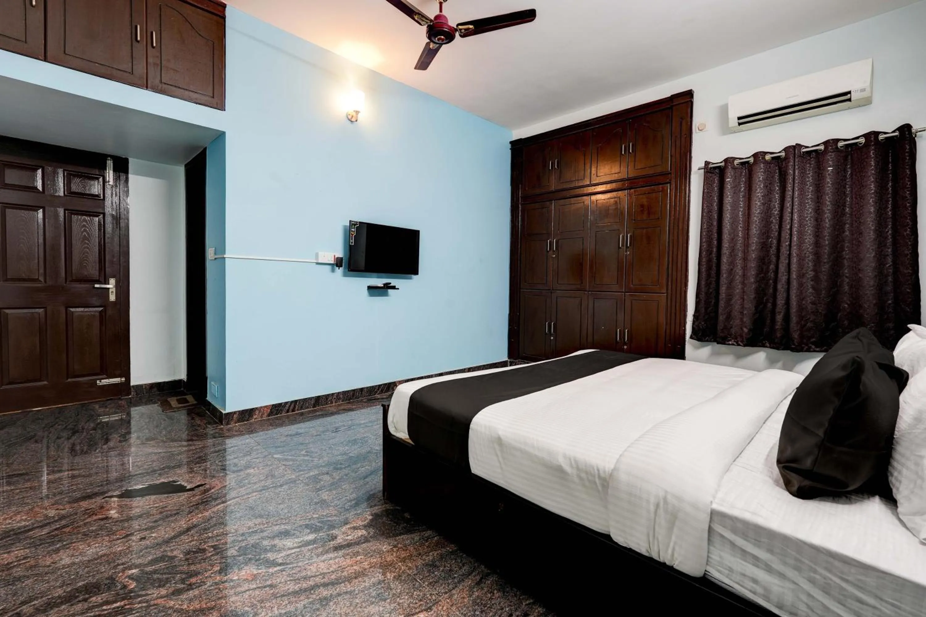 Bedroom, Bed in Hotel O VSV Guest House