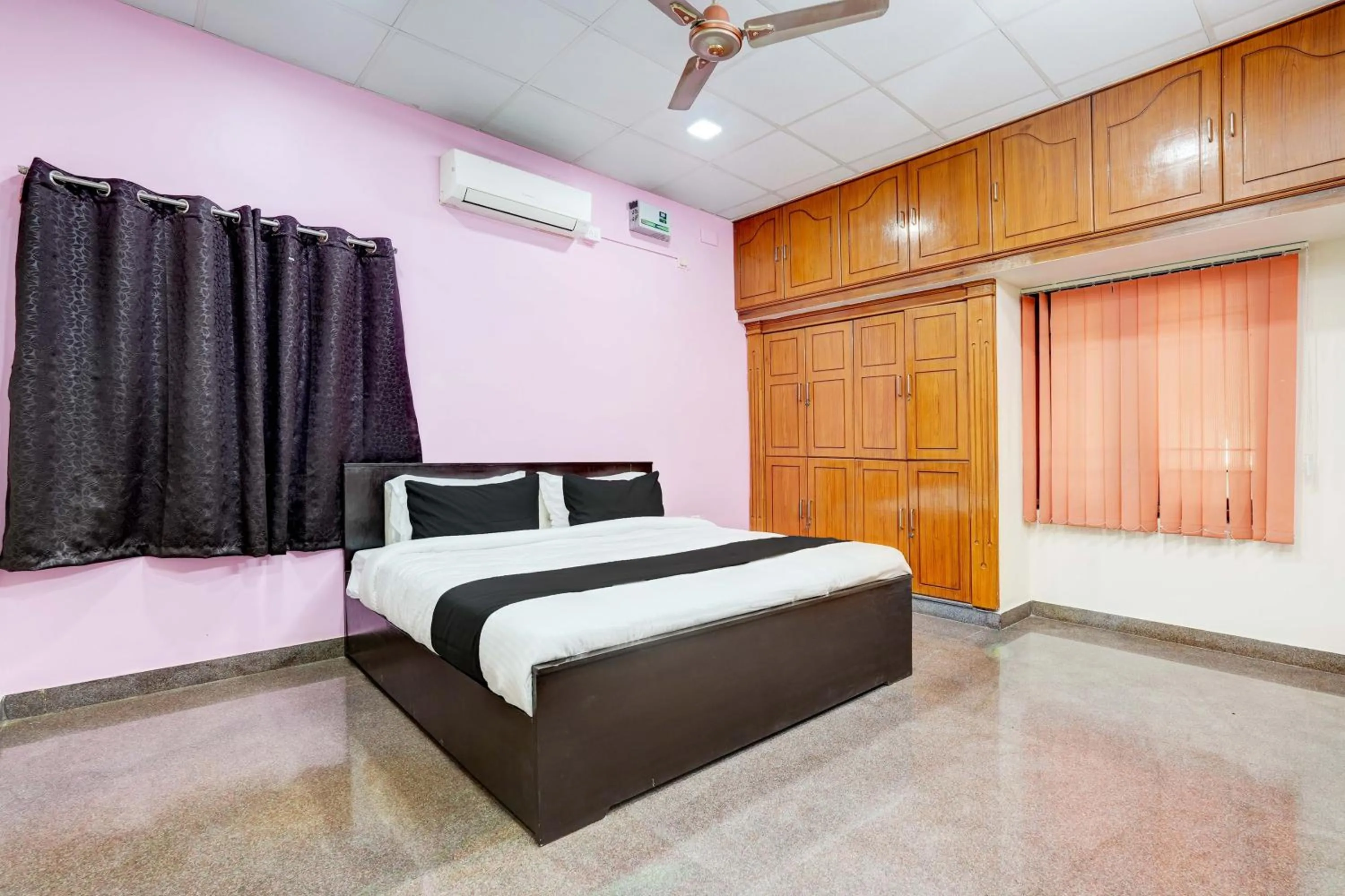 Bedroom, Bed in Super Hotel O VSV Guest House