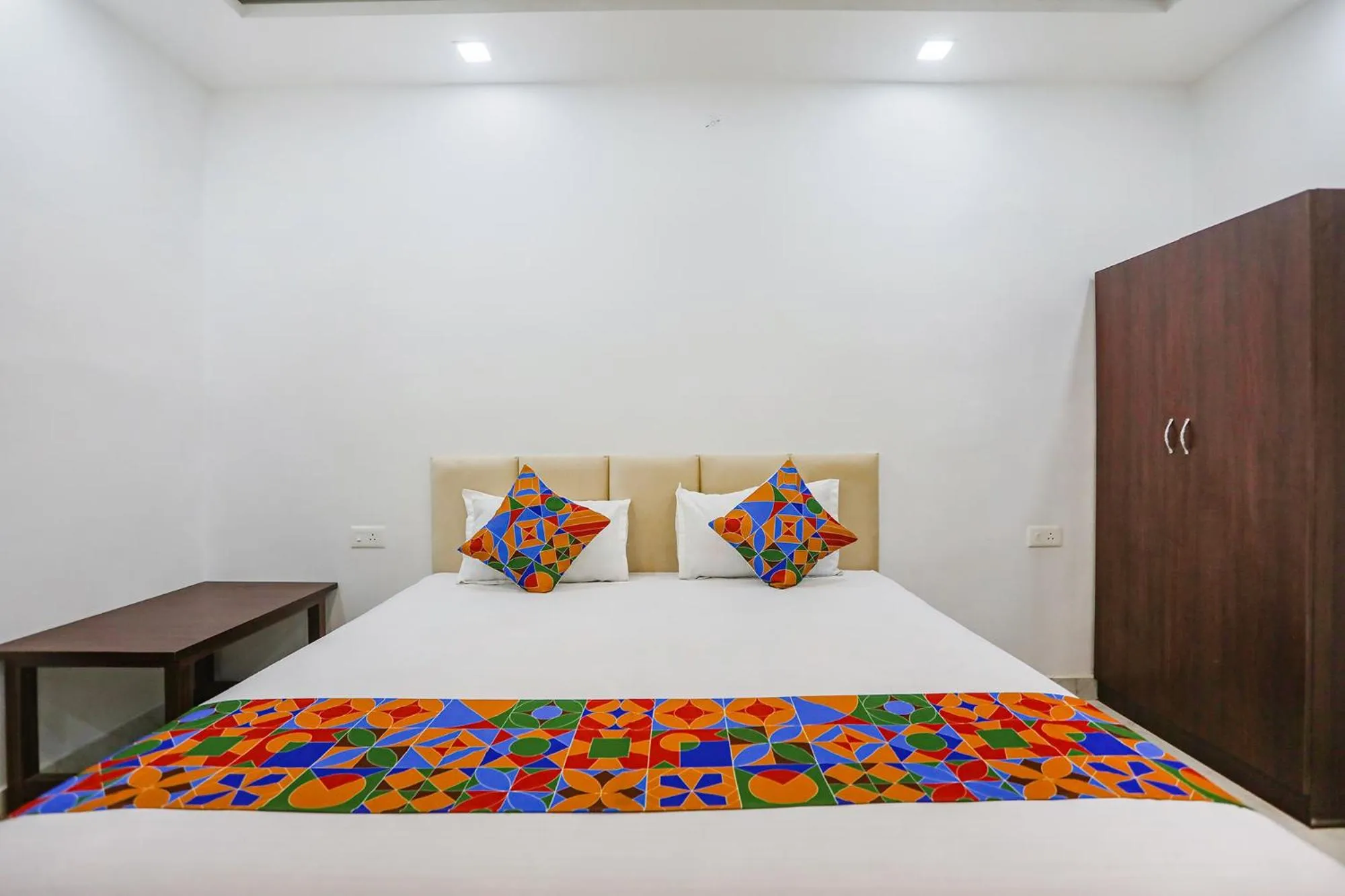 Bed in Fabhotel JP Villa - Nr Stadium