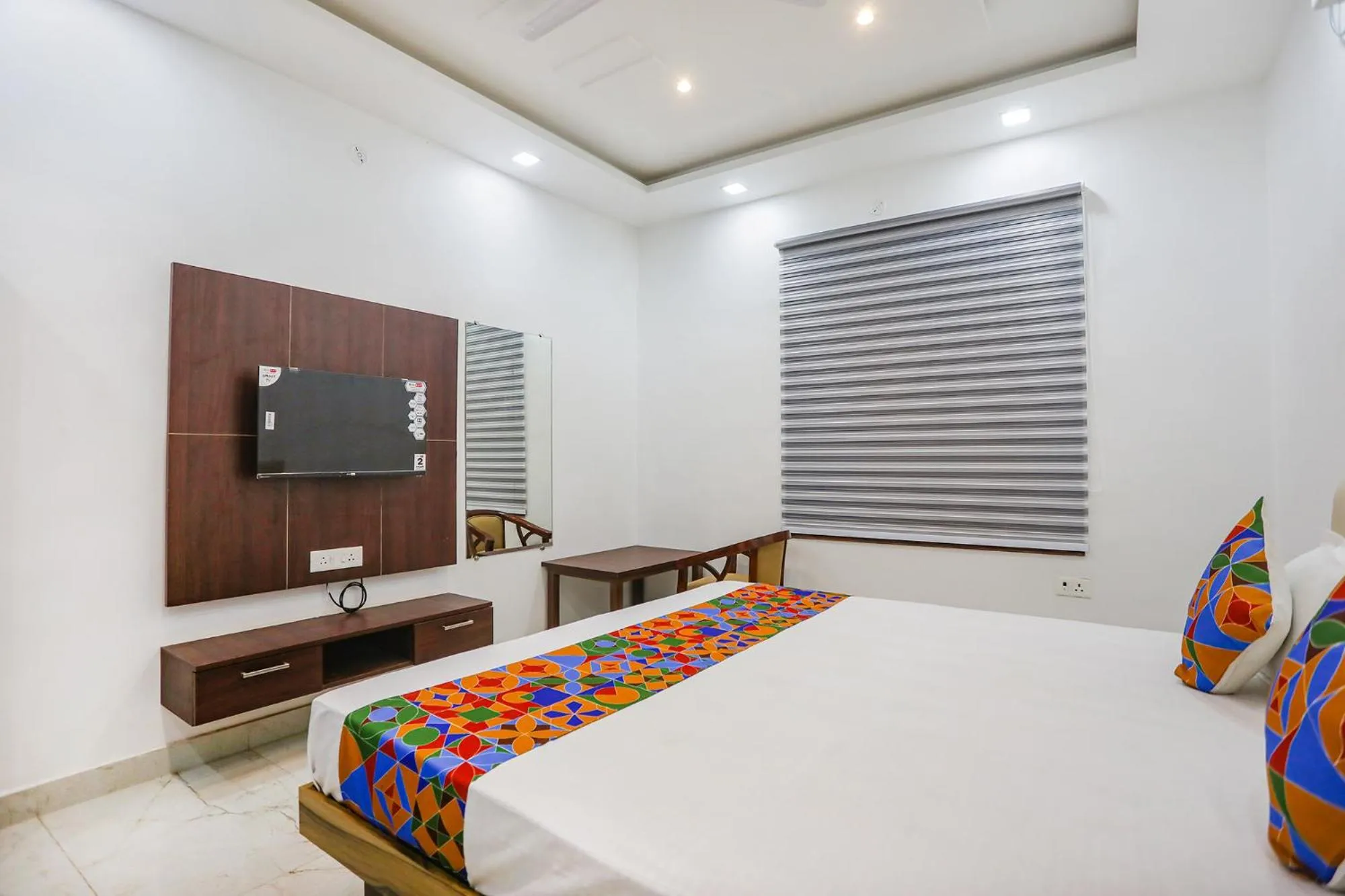 Bed in Fabhotel JP Villa - Nr Stadium