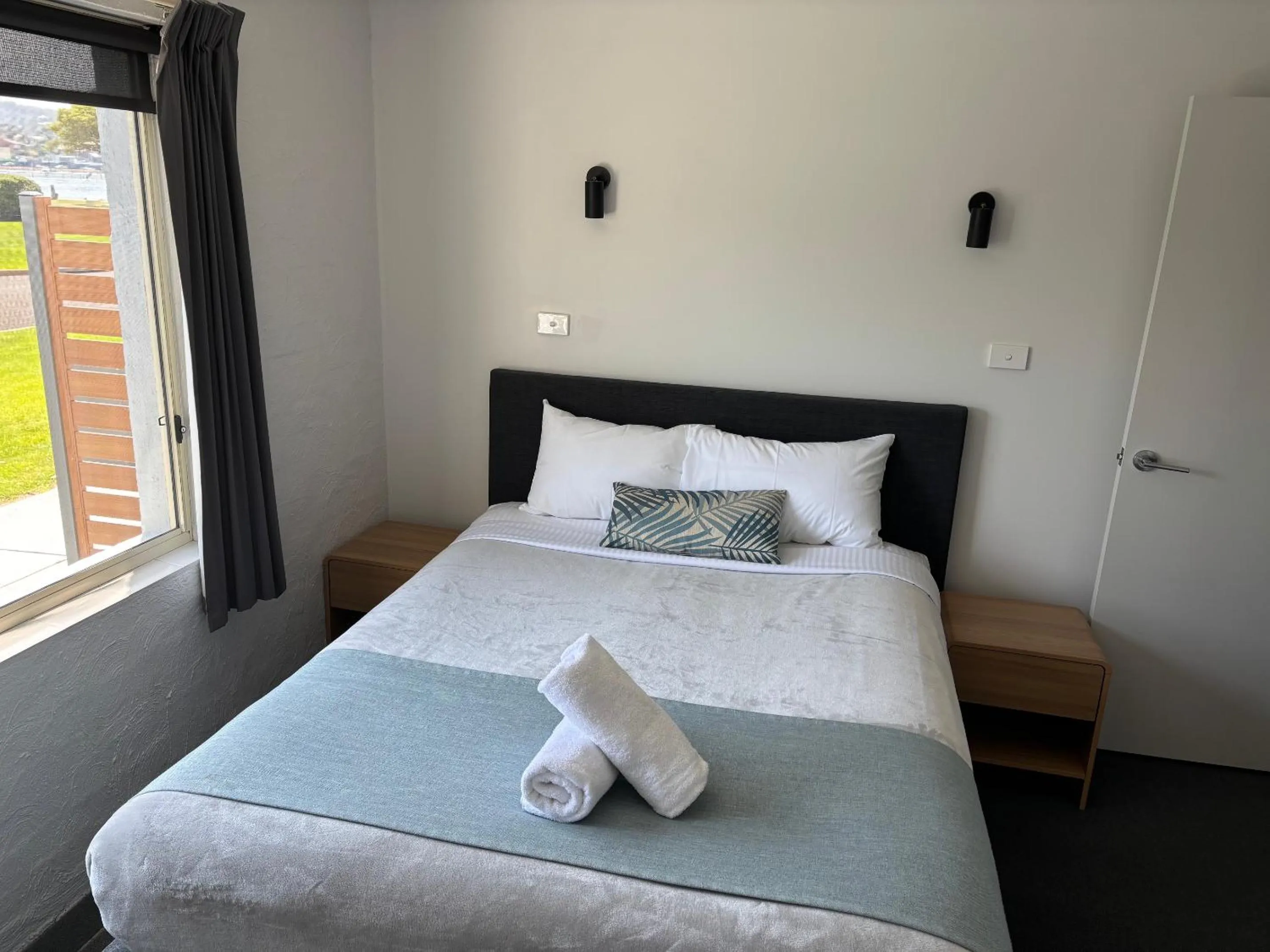 Bedroom, Bed in Merimbula Lake Apartments