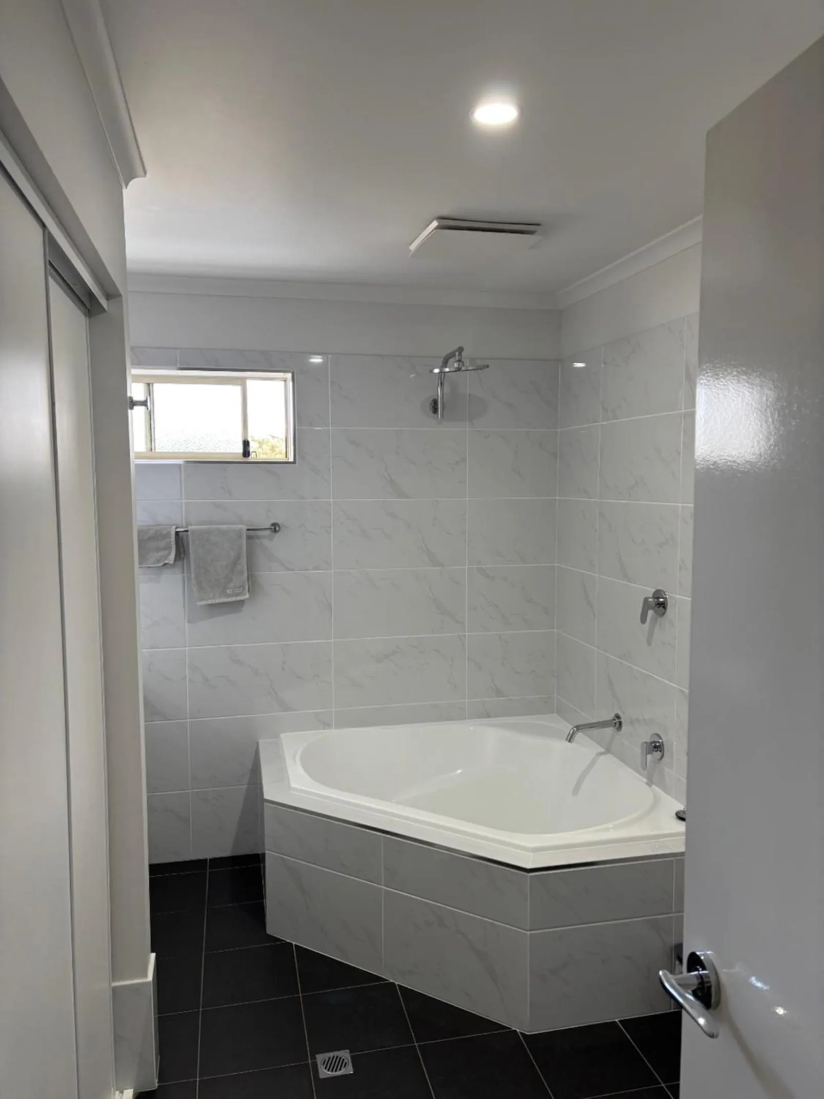 Bath in Merimbula Lake Apartments