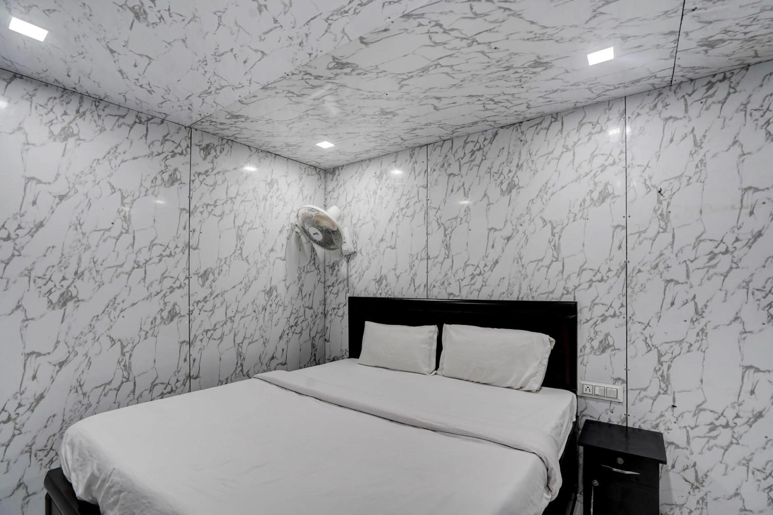 Bedroom, Bed in Hotel O POP A Happy Hours Plaza