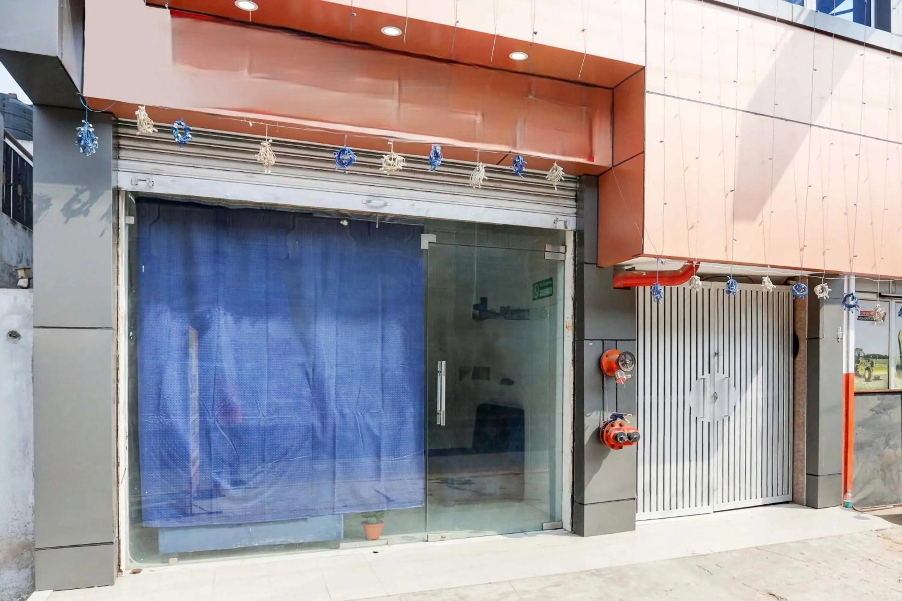 Facade/entrance in Hotel O M R Galaxy