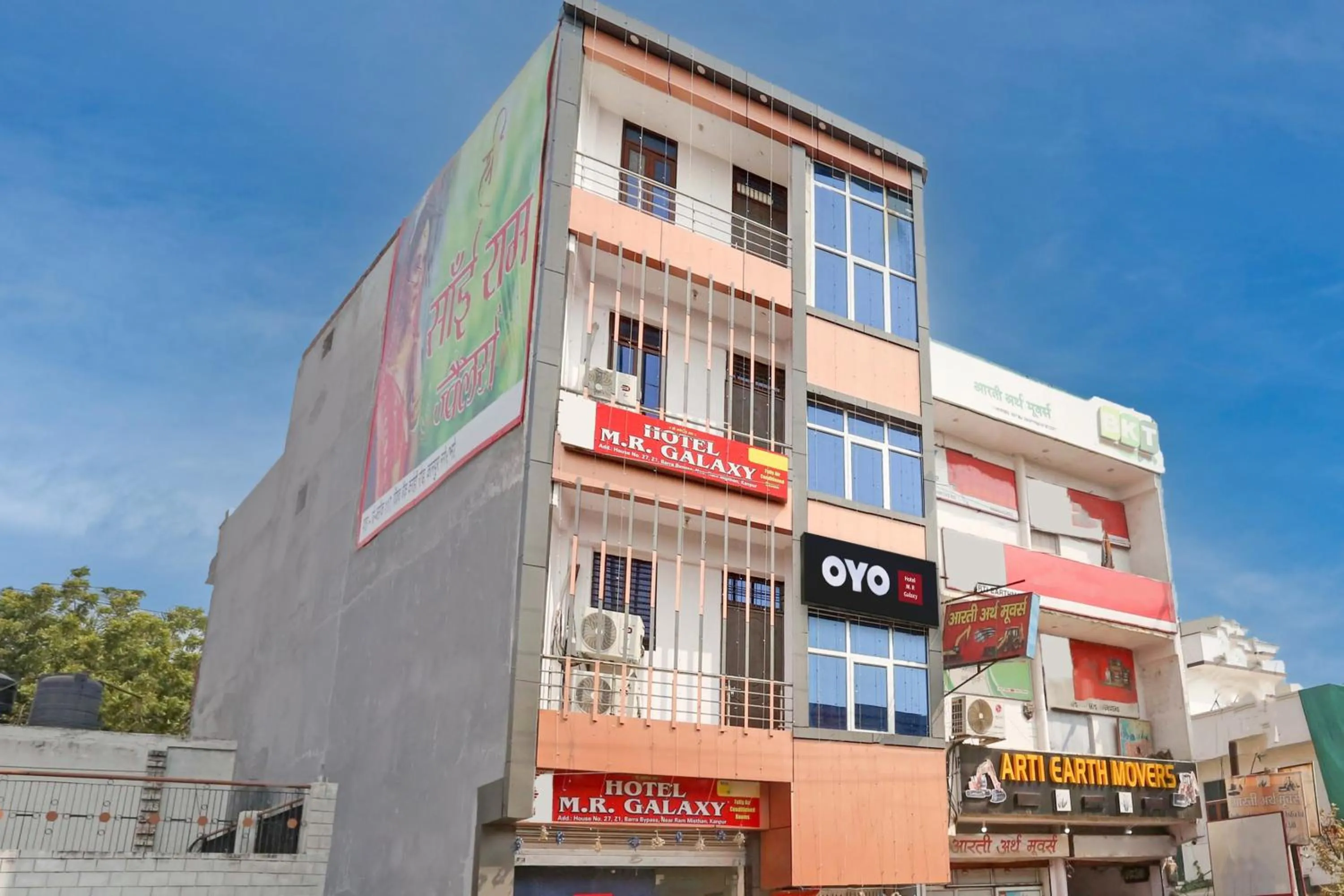 Facade/entrance in Hotel O M R Galaxy