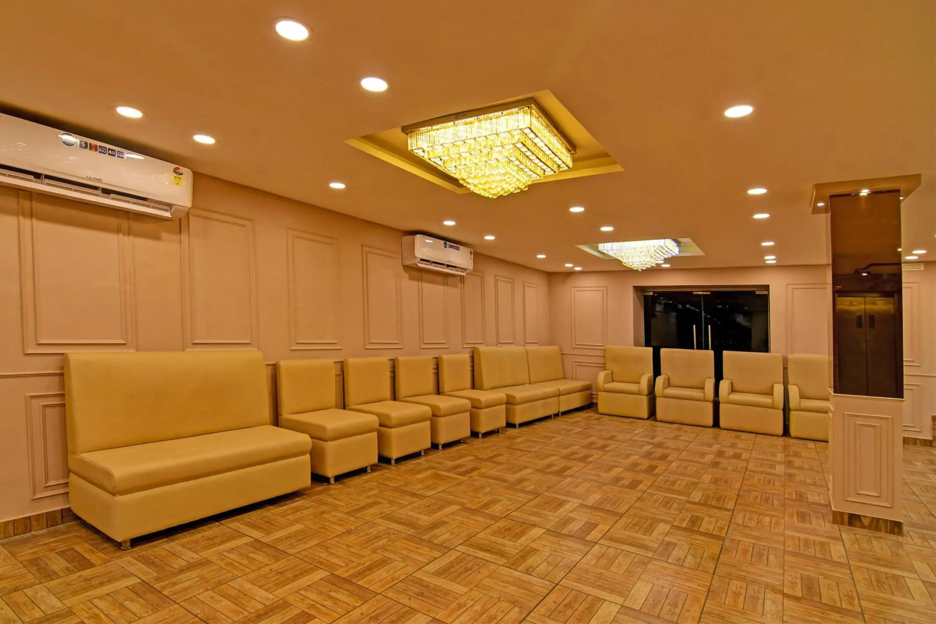 Restaurant/places to eat in Townhouse Refresh Restaurant/places to eat in Townhouse Refresh