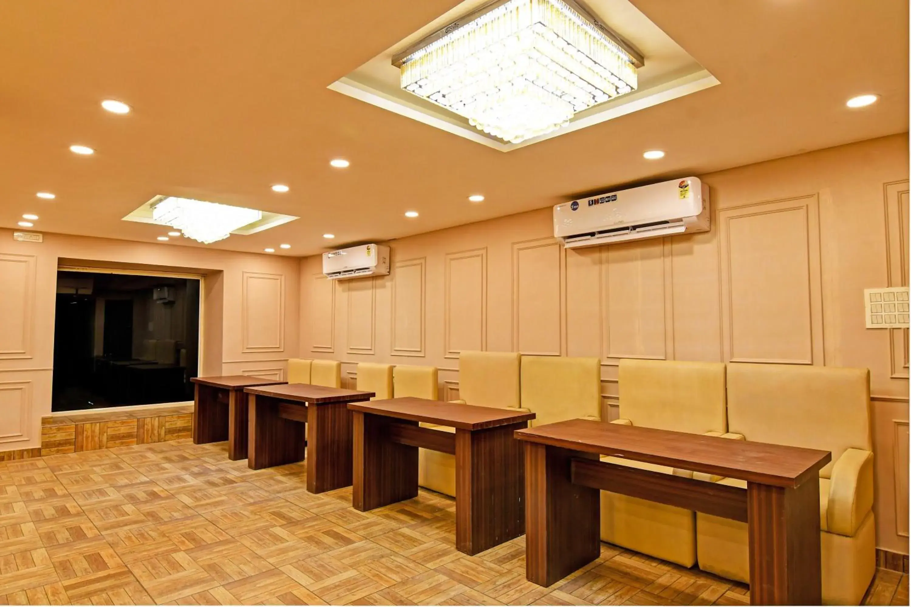 Restaurant/places to eat in Townhouse Refresh Restaurant/places to eat in Townhouse Refresh