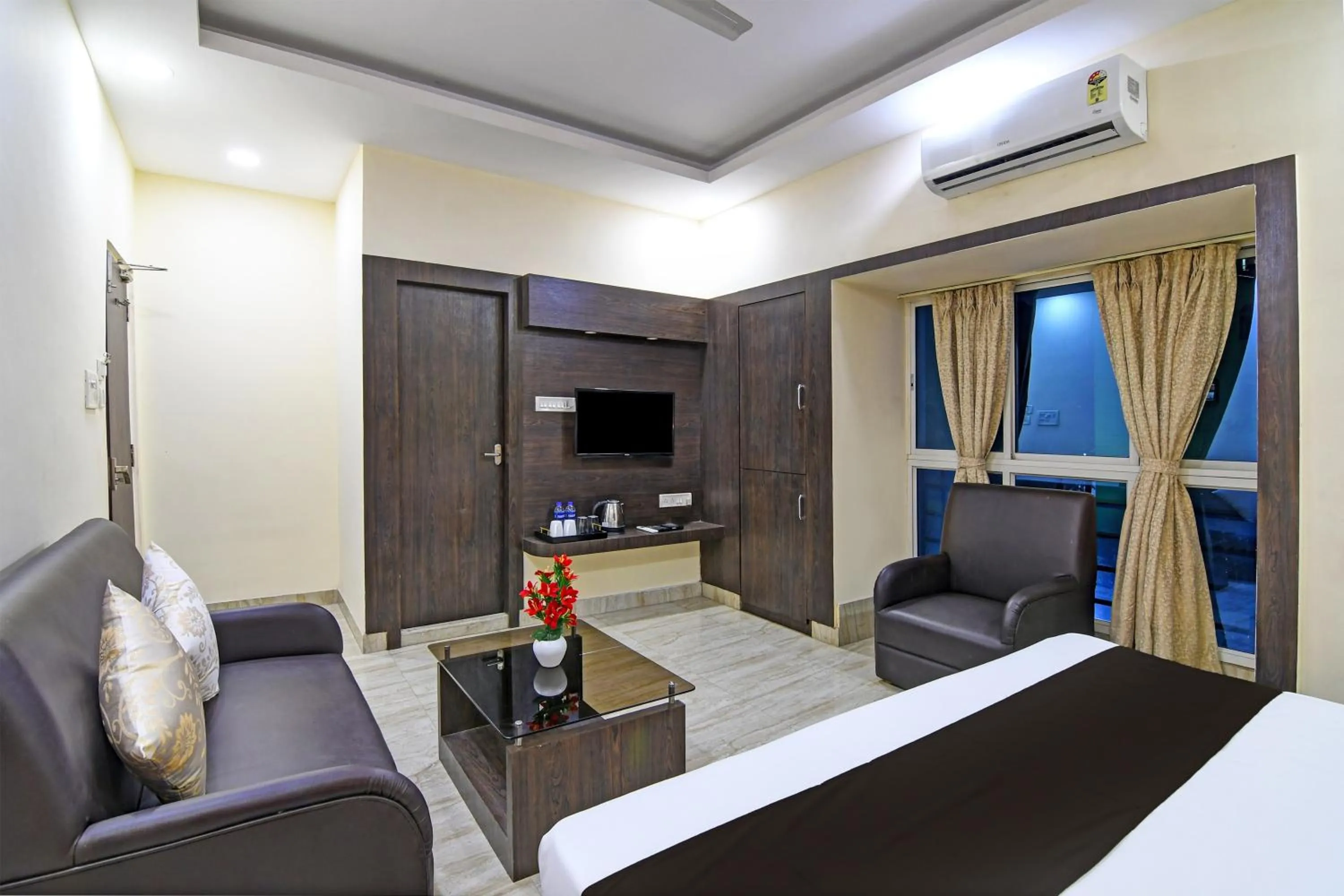 Bedroom, Bed in Townhouse Refresh