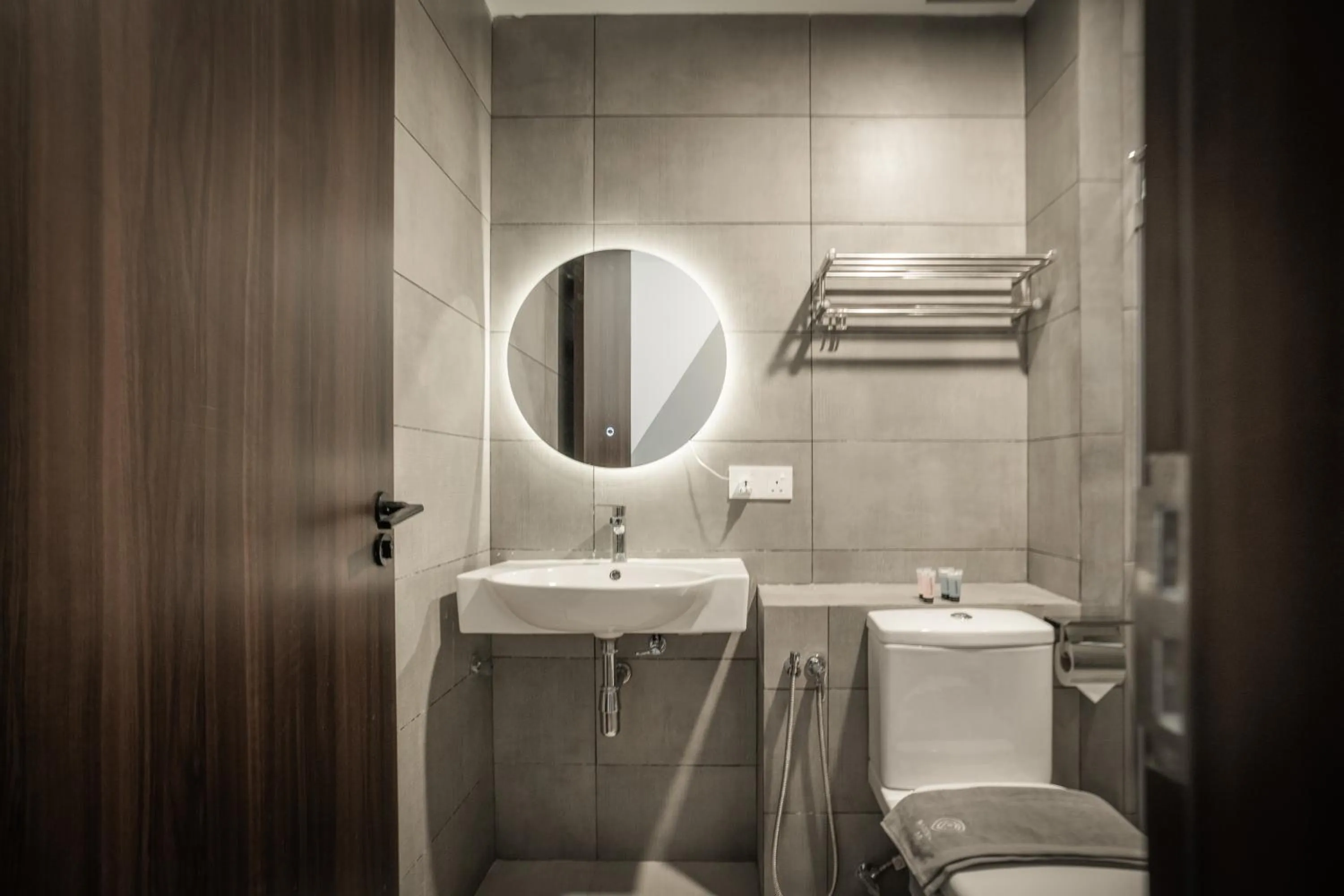 Bathroom in K Avenue by Pinstay