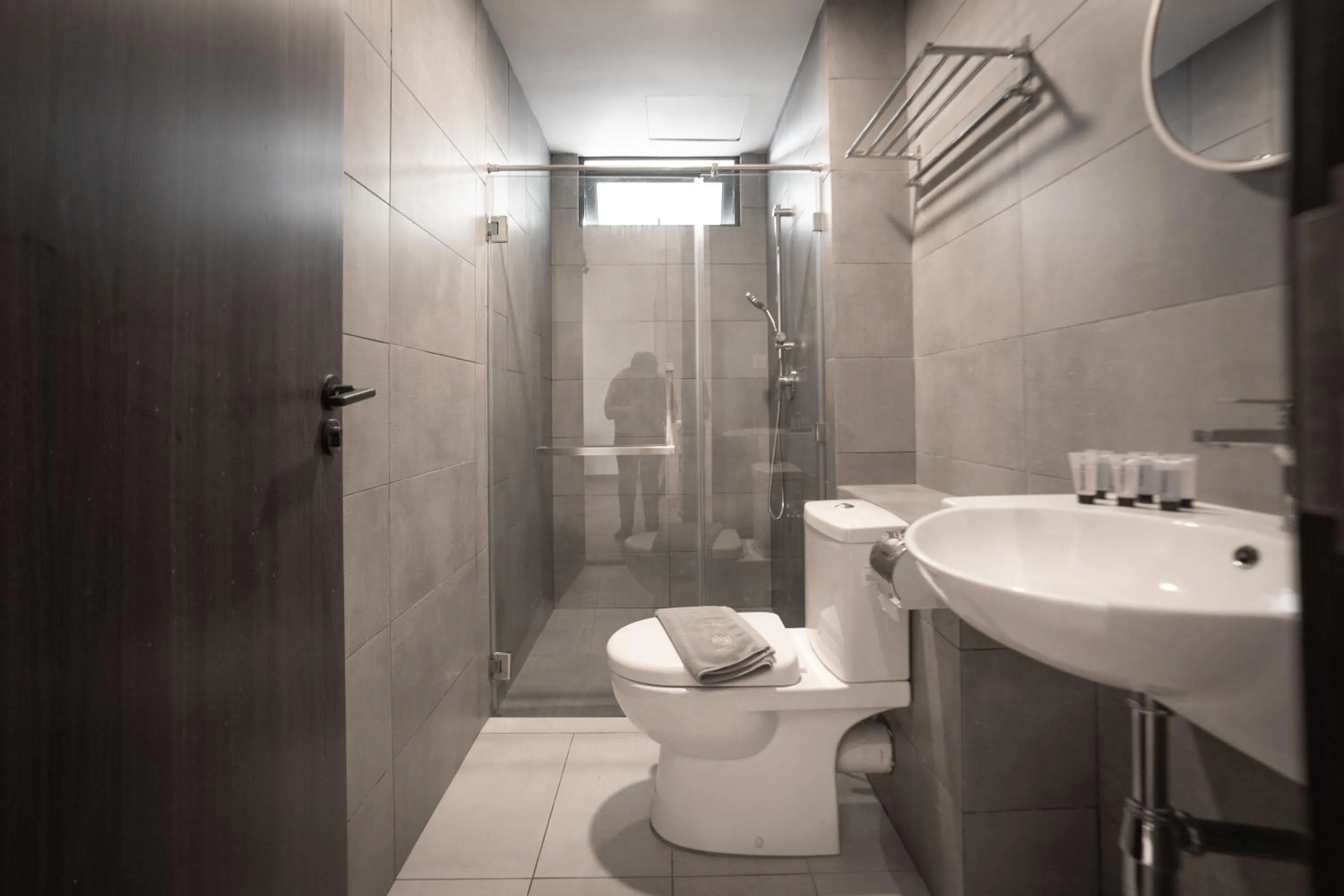 Bathroom in K Avenue by Pinstay