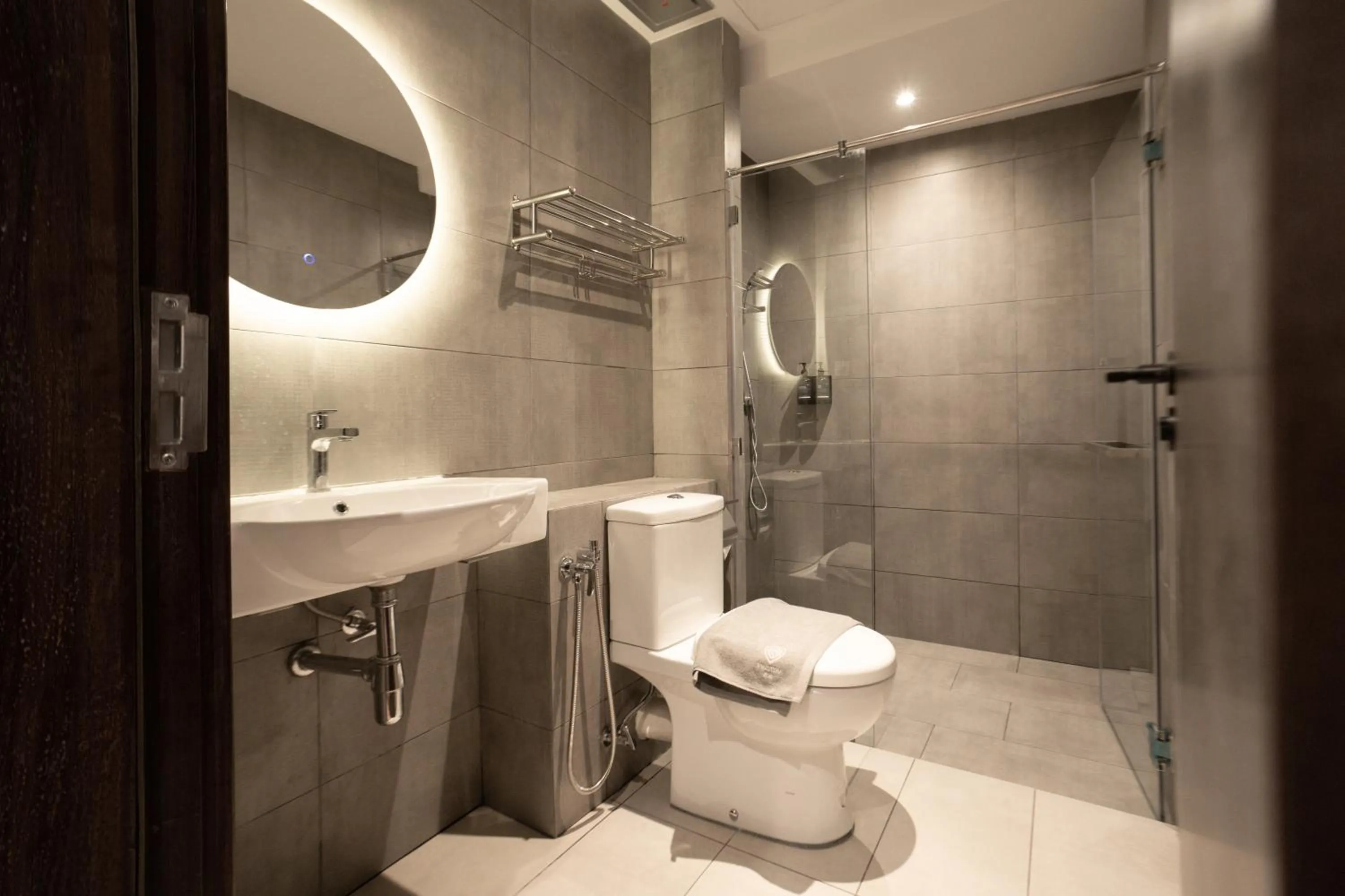 Shower in K Avenue by Pinstay