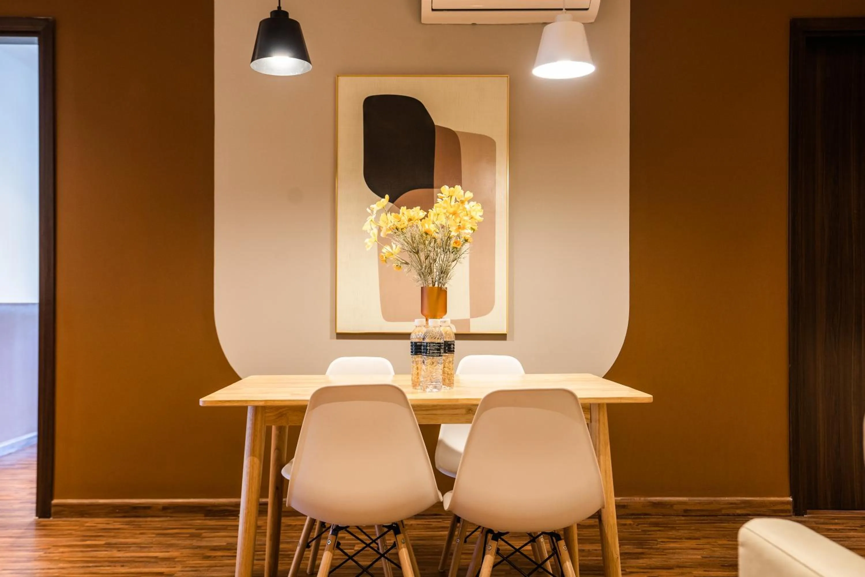 Living room in K Avenue by Pinstay