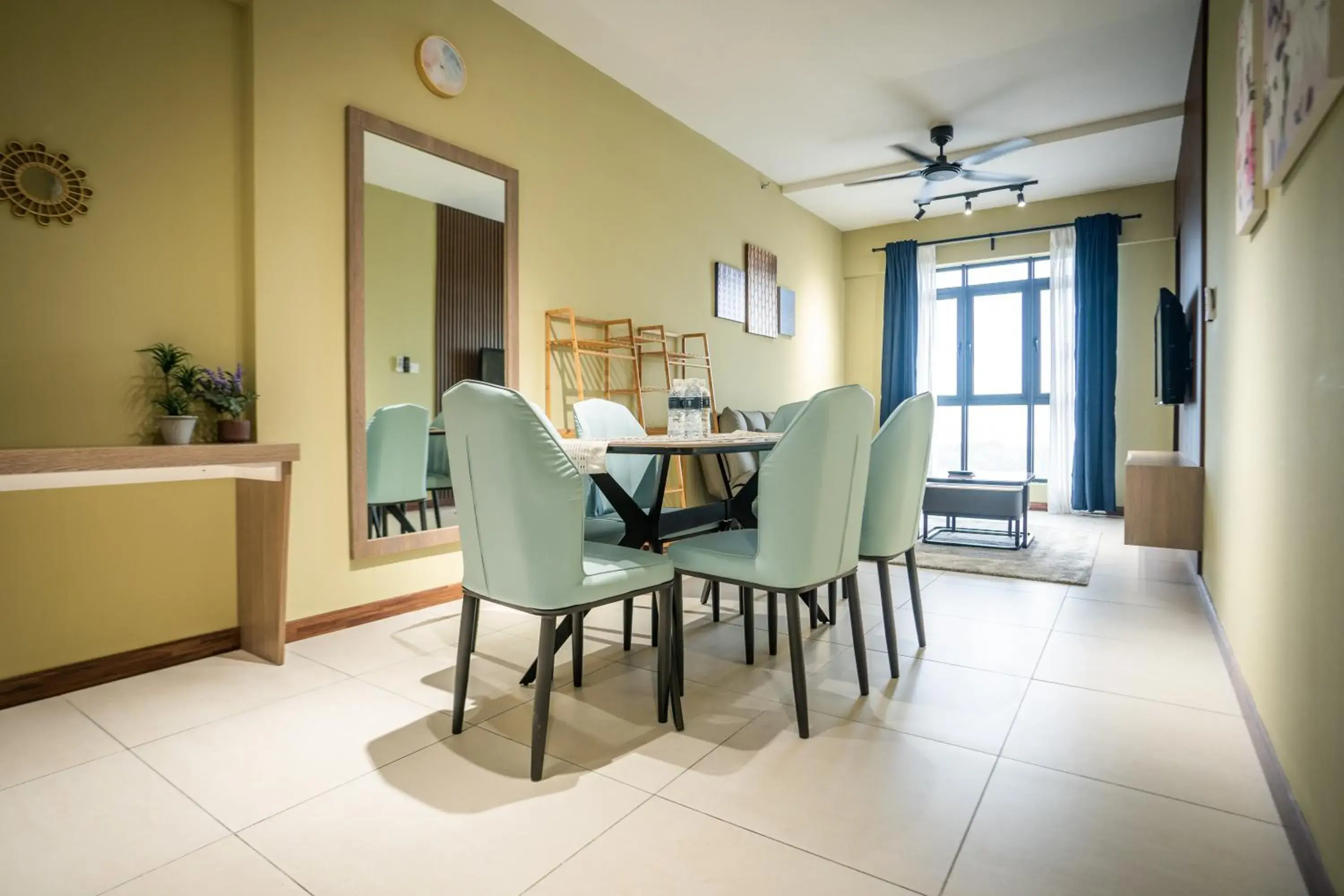 Dining area in K Avenue by Pinstay Dining area in K Avenue by Pinstay