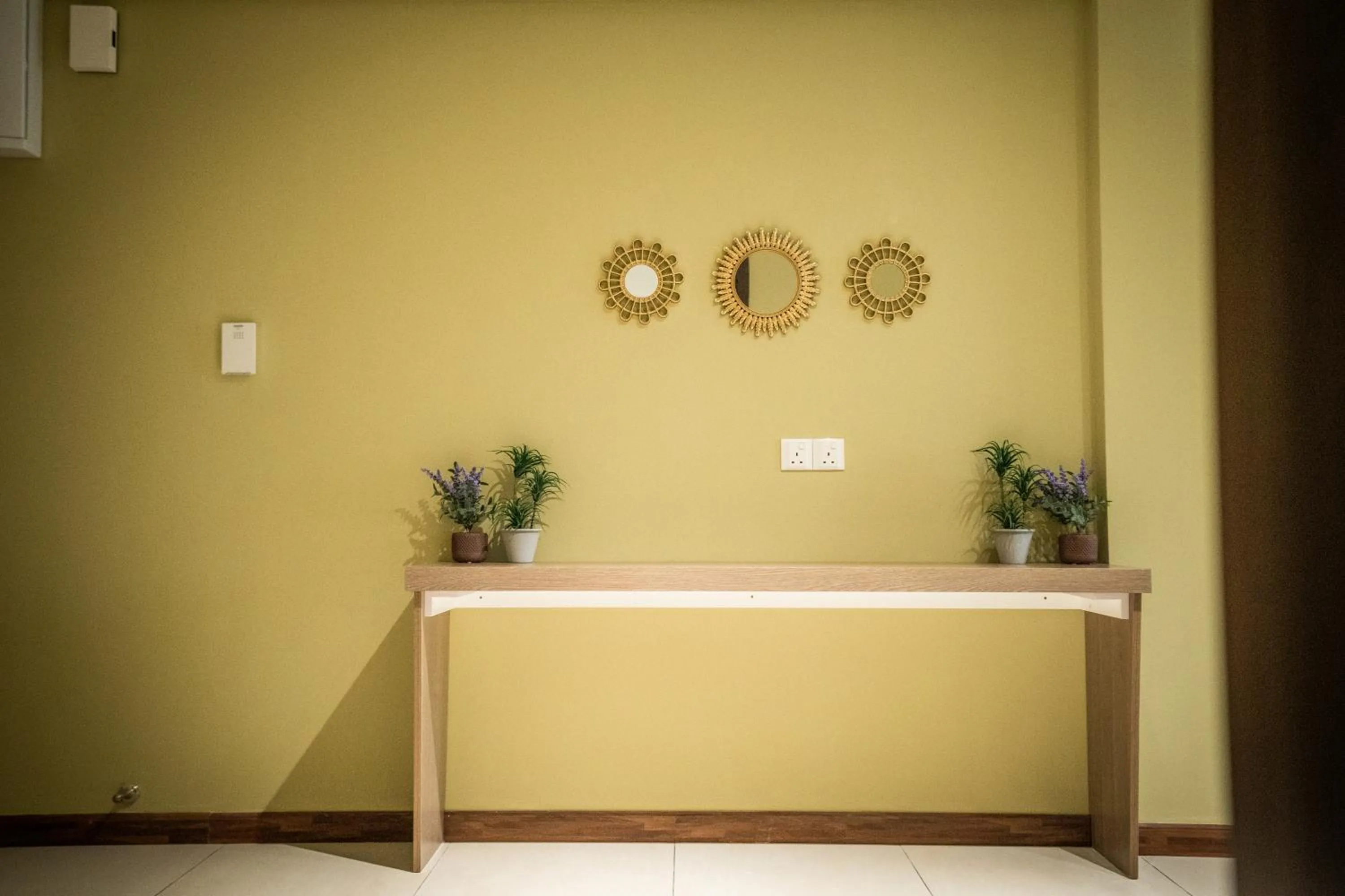 Living room in K Avenue by Pinstay