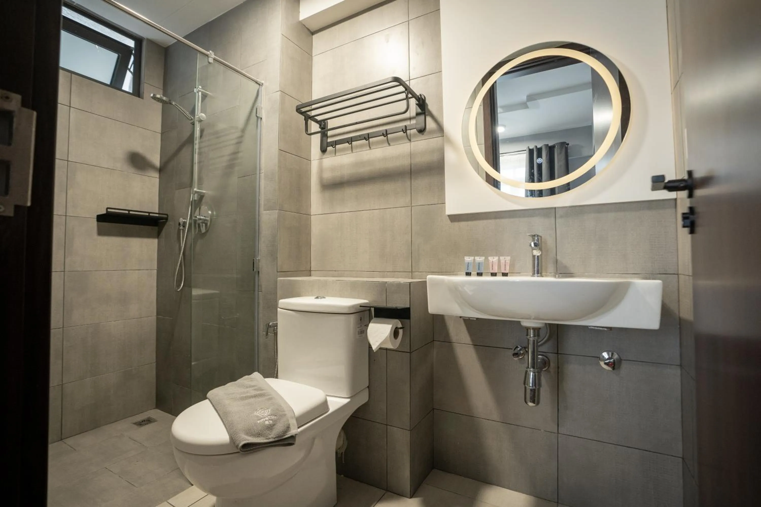 Bathroom in K Avenue by Pinstay