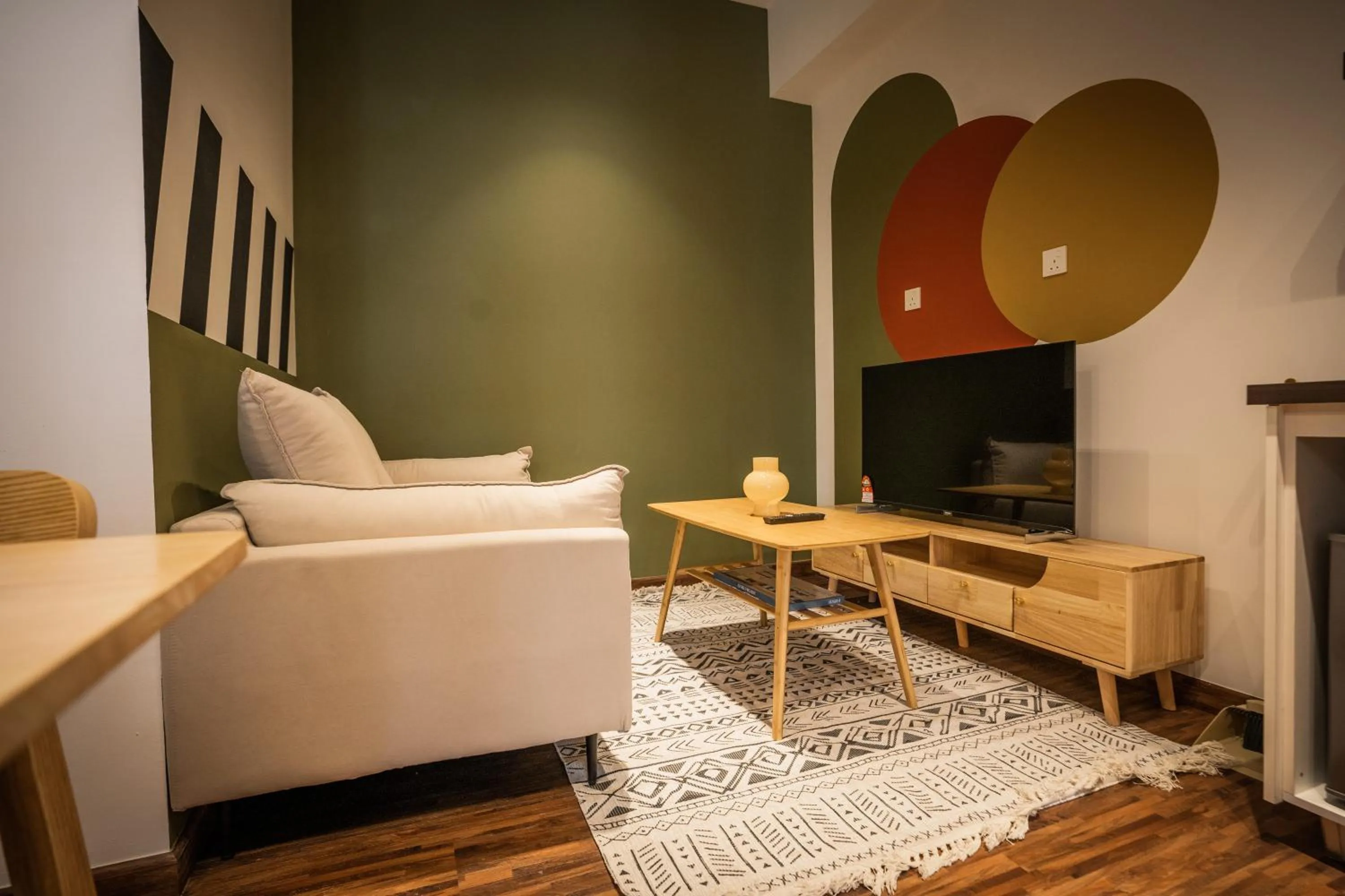 Living room in K Avenue by Pinstay