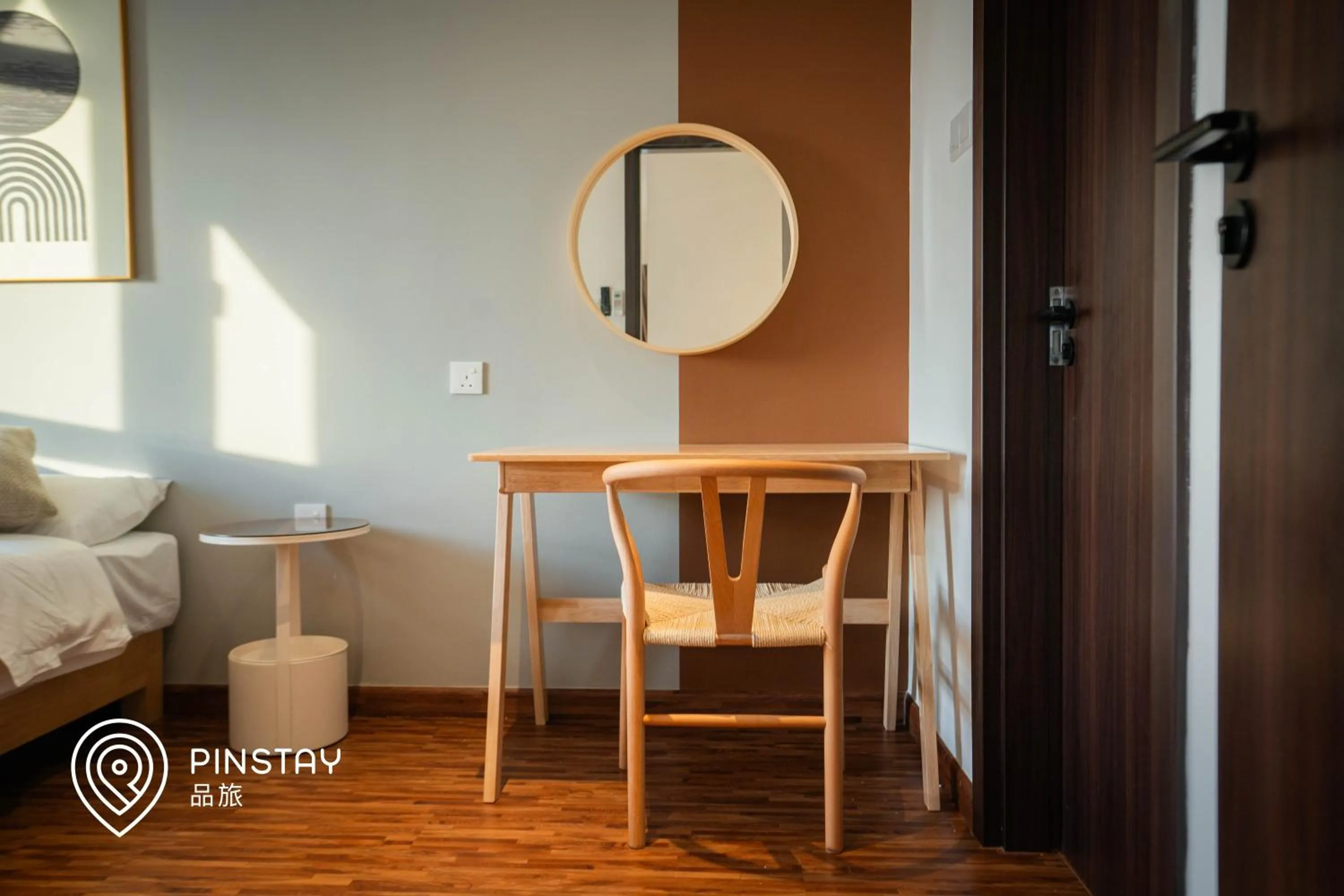 Living room in K Avenue by Pinstay