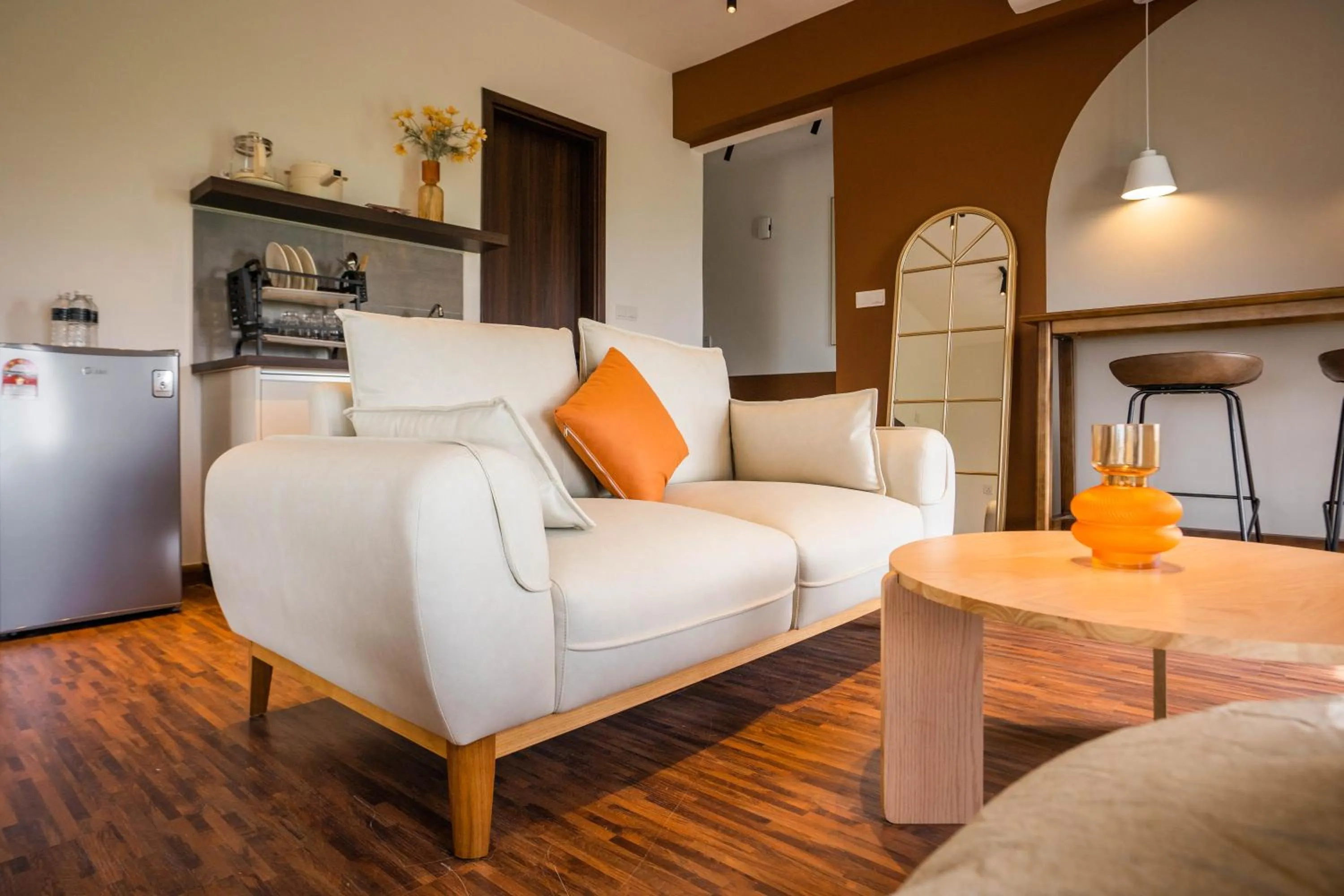 Living room in K Avenue by Pinstay