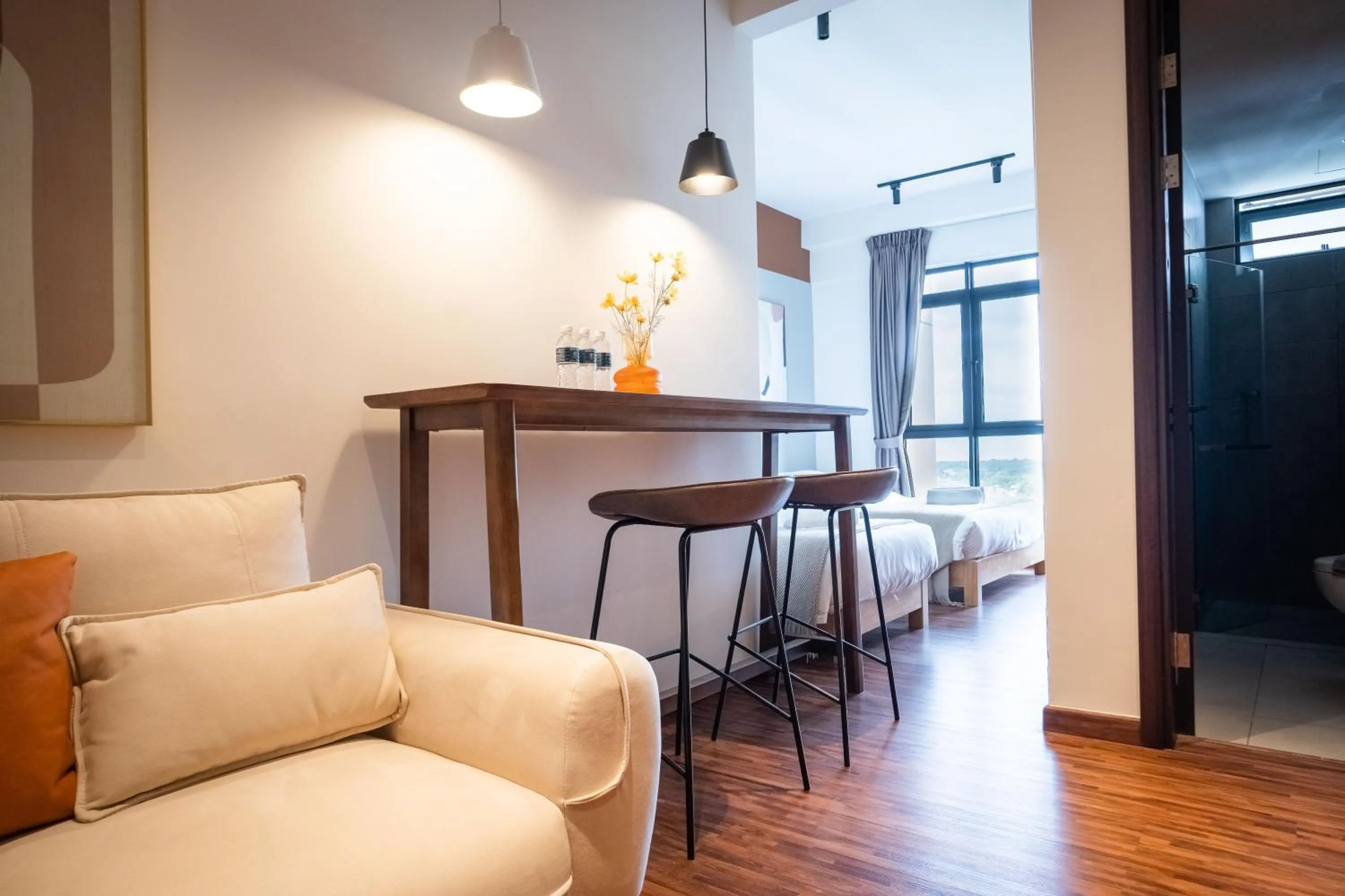 Living room in K Avenue by Pinstay