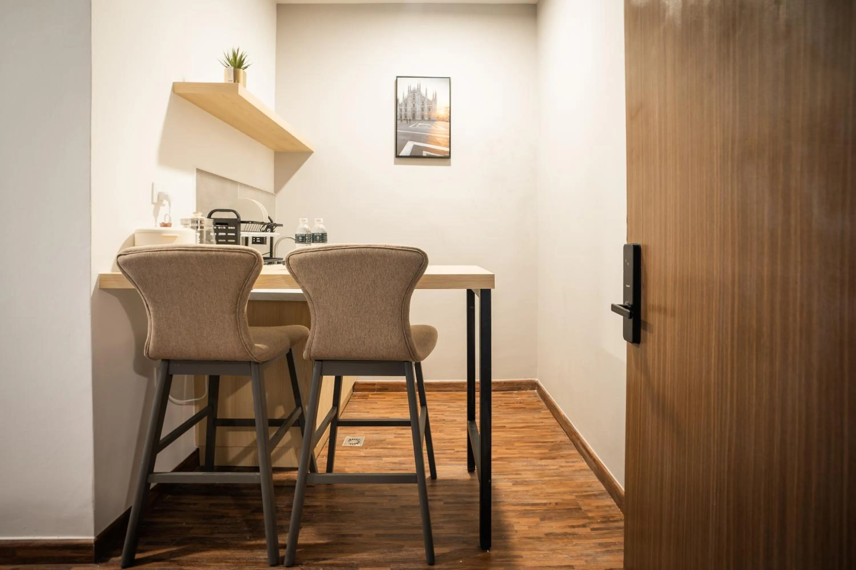 Living room in K Avenue by Pinstay