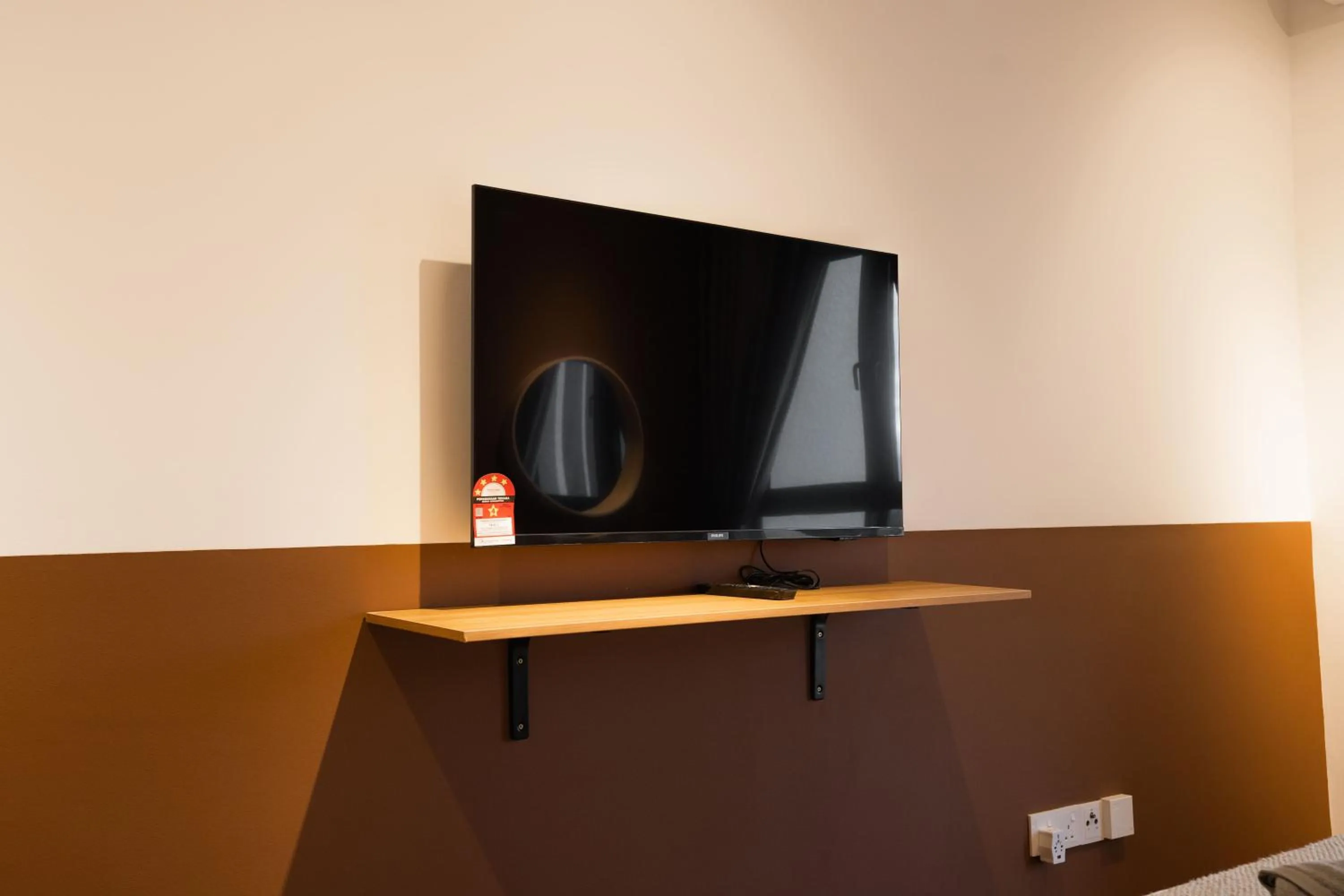 Living room in K Avenue by Pinstay