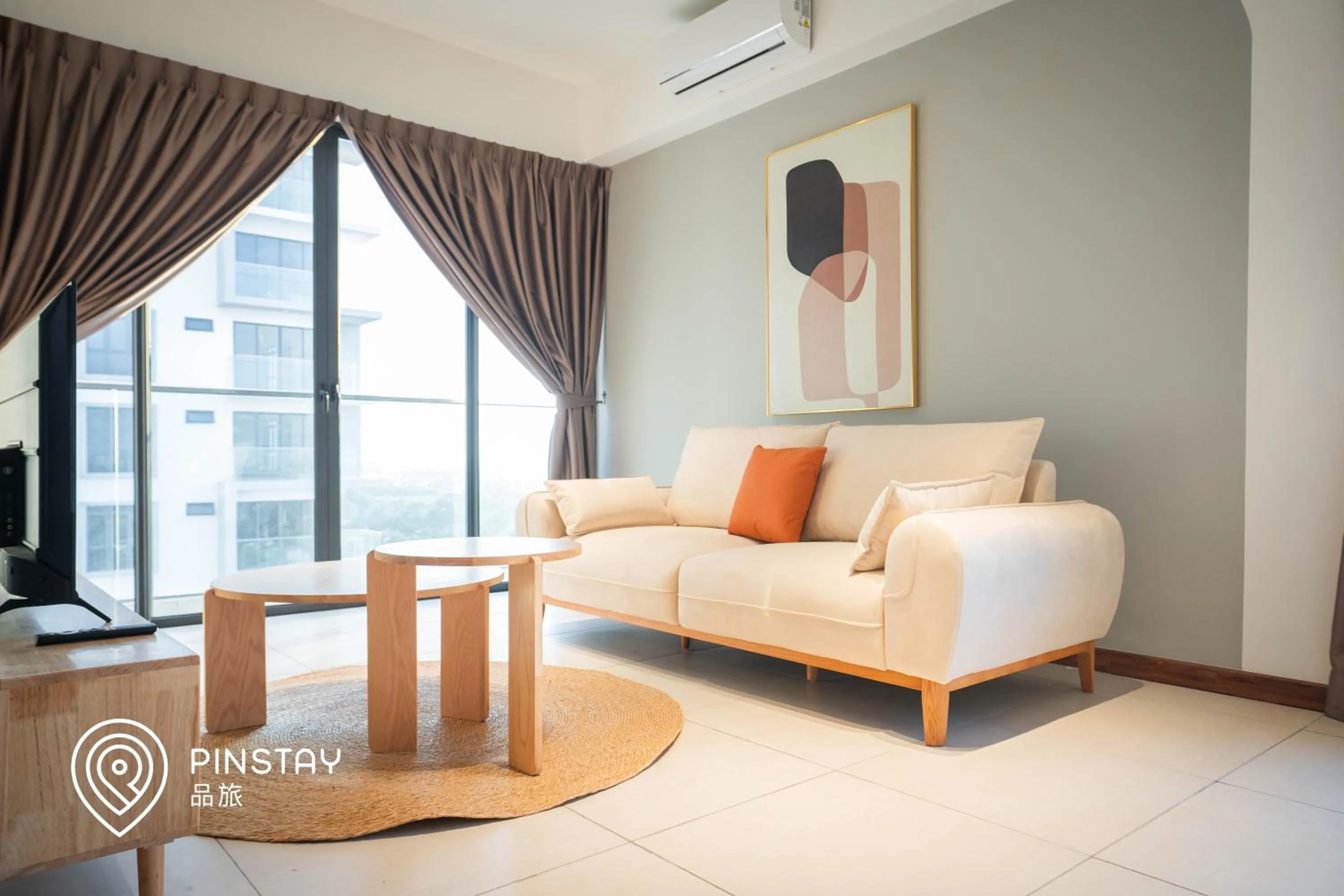 Living room in K Avenue by Pinstay