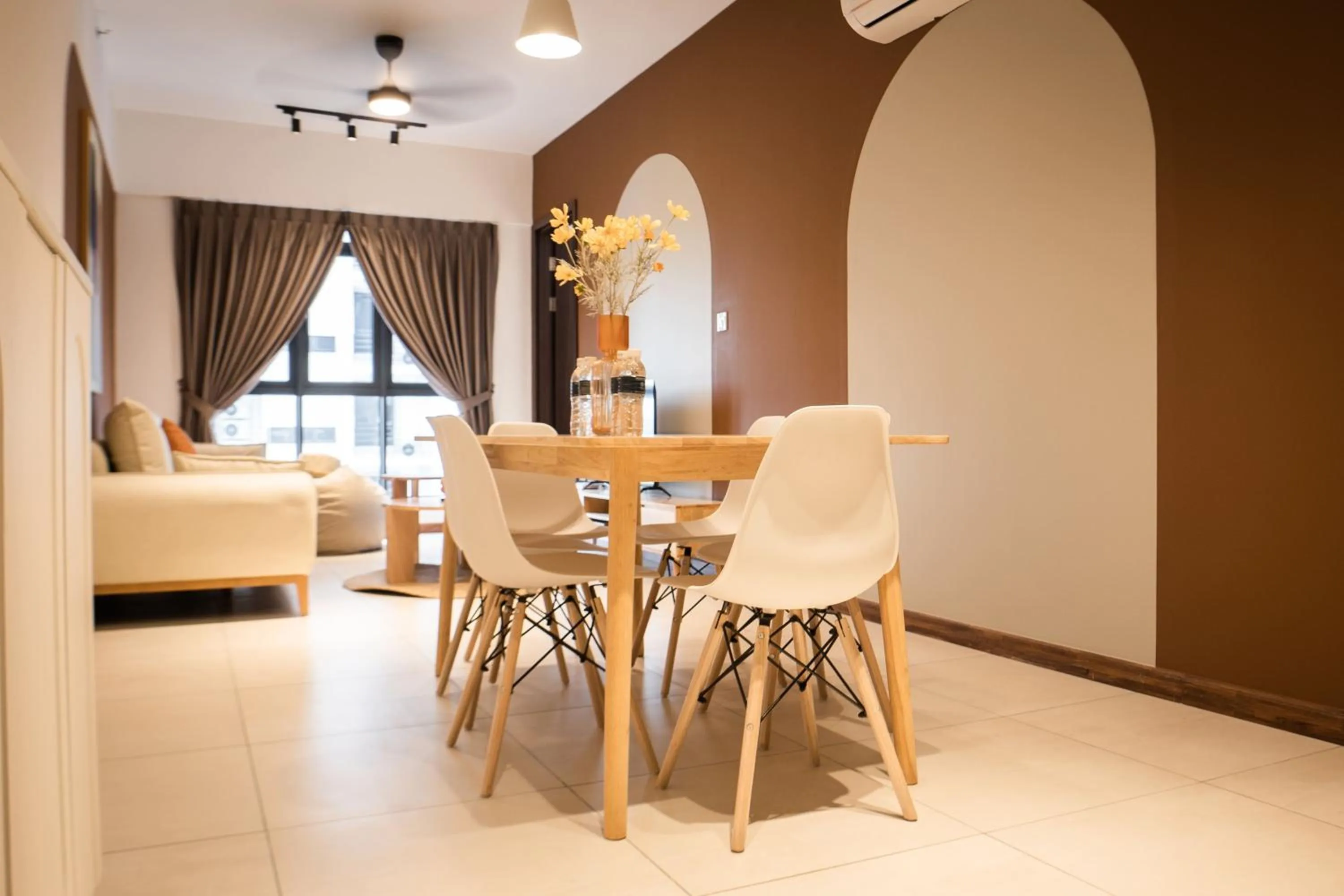 Living room in K Avenue by Pinstay