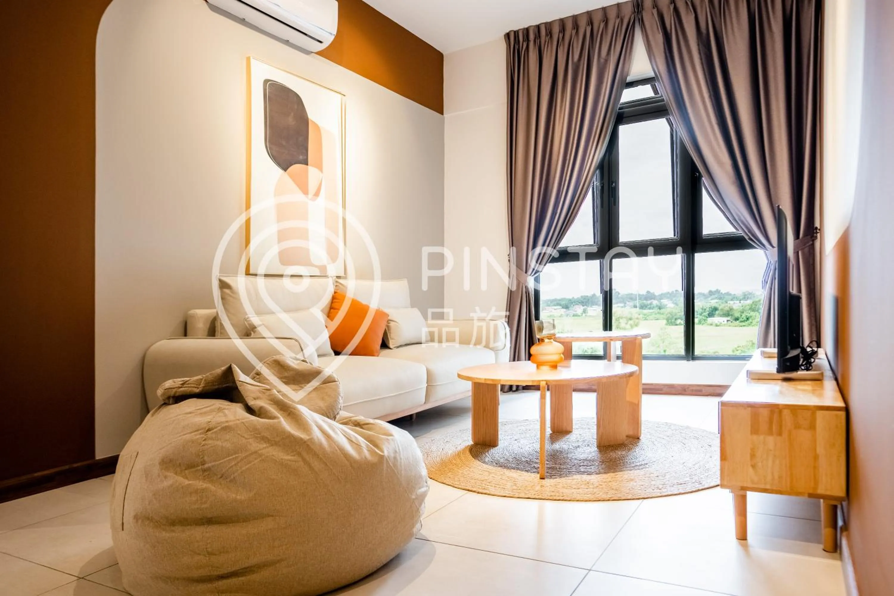 Living room in K Avenue by Pinstay