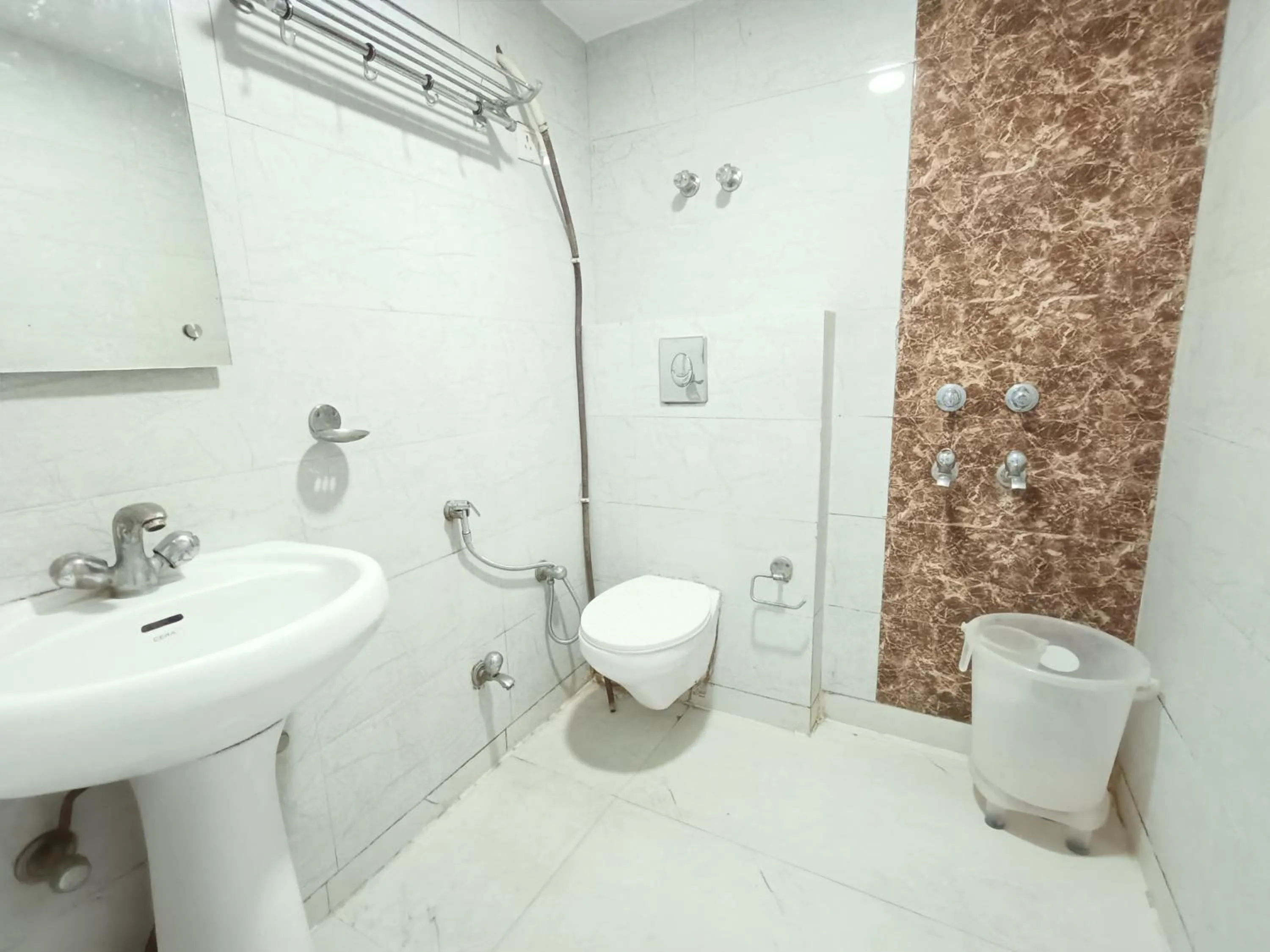 Shower in Hotel Heritage Home