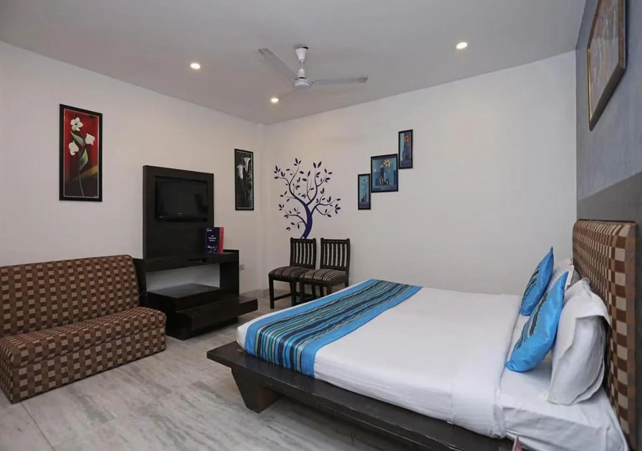 Communal lounge/ TV room, Bed in Hotel Heritage Home