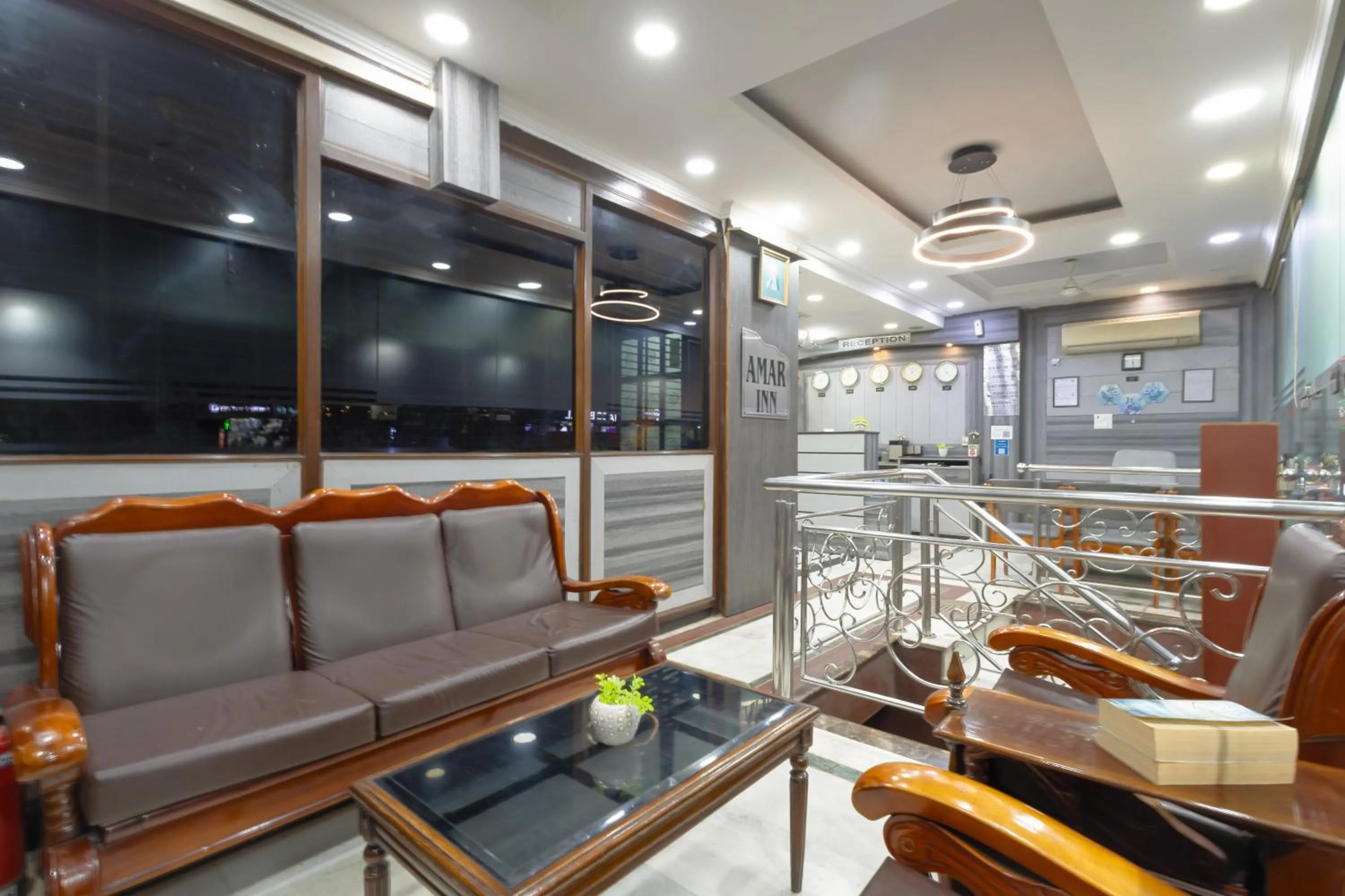 Living room in Hotel Amar Inn by Quadis - Lajpat Nagar