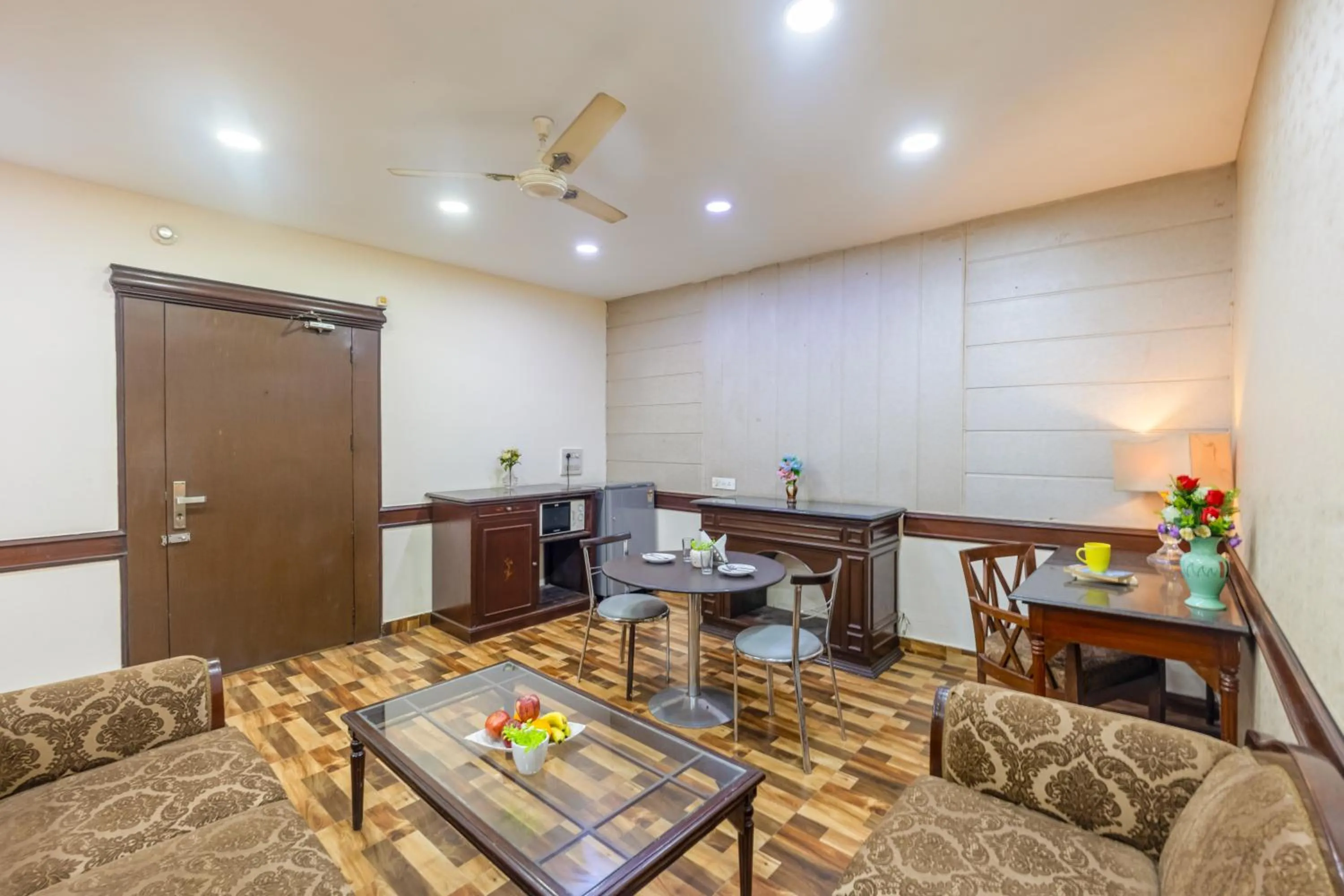 Kitchen or kitchenette in Hotel Amar Inn by Quadis - Lajpat Nagar