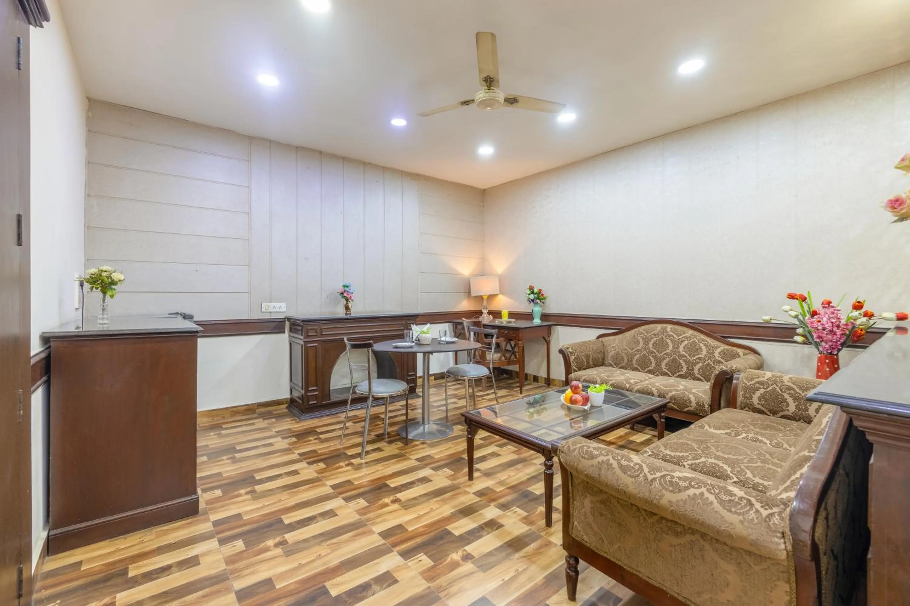 Kitchen or kitchenette in Hotel Amar Inn by Quadis - Lajpat Nagar