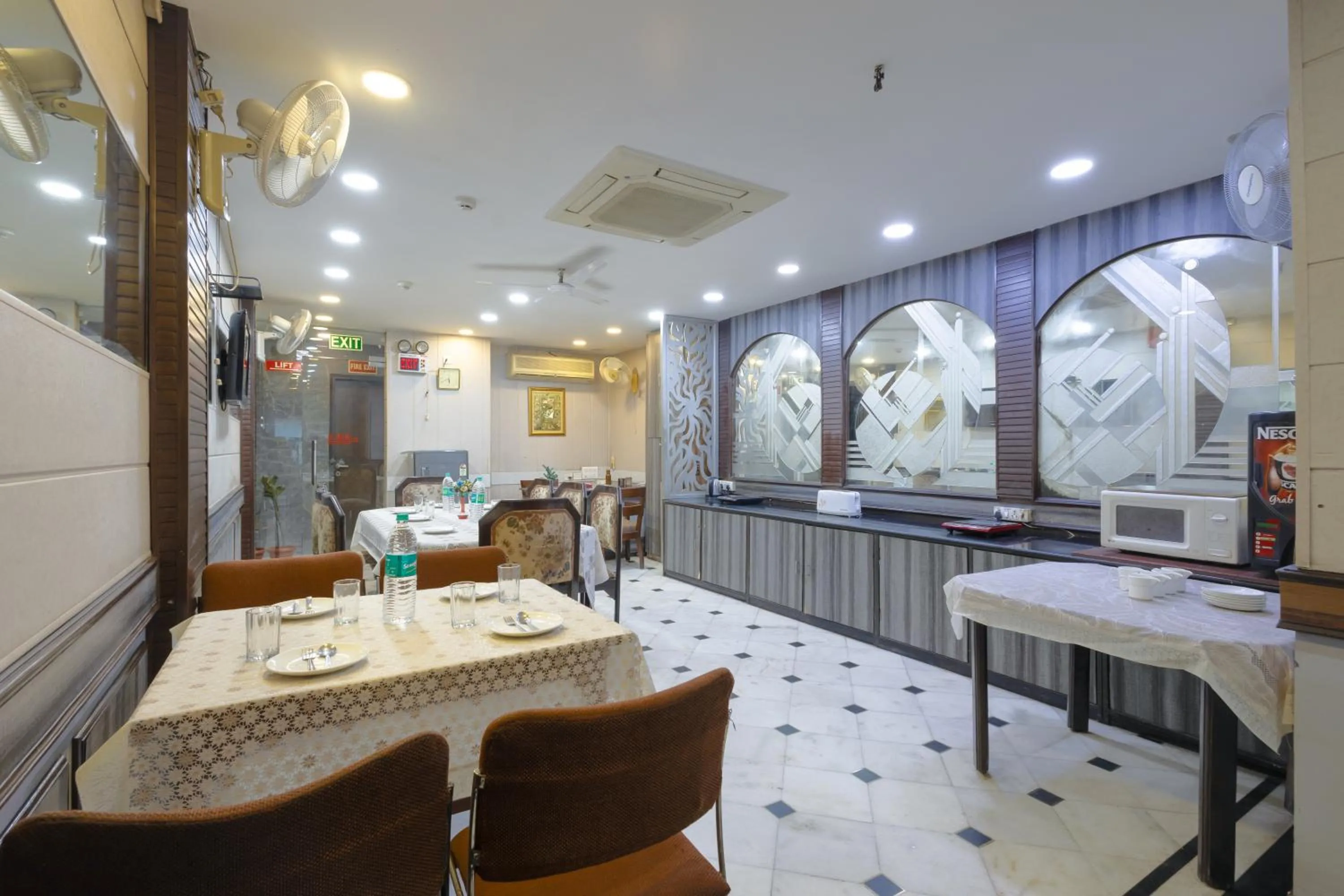 Restaurant/places to eat in Hotel Amar Inn by Quadis - Lajpat Nagar